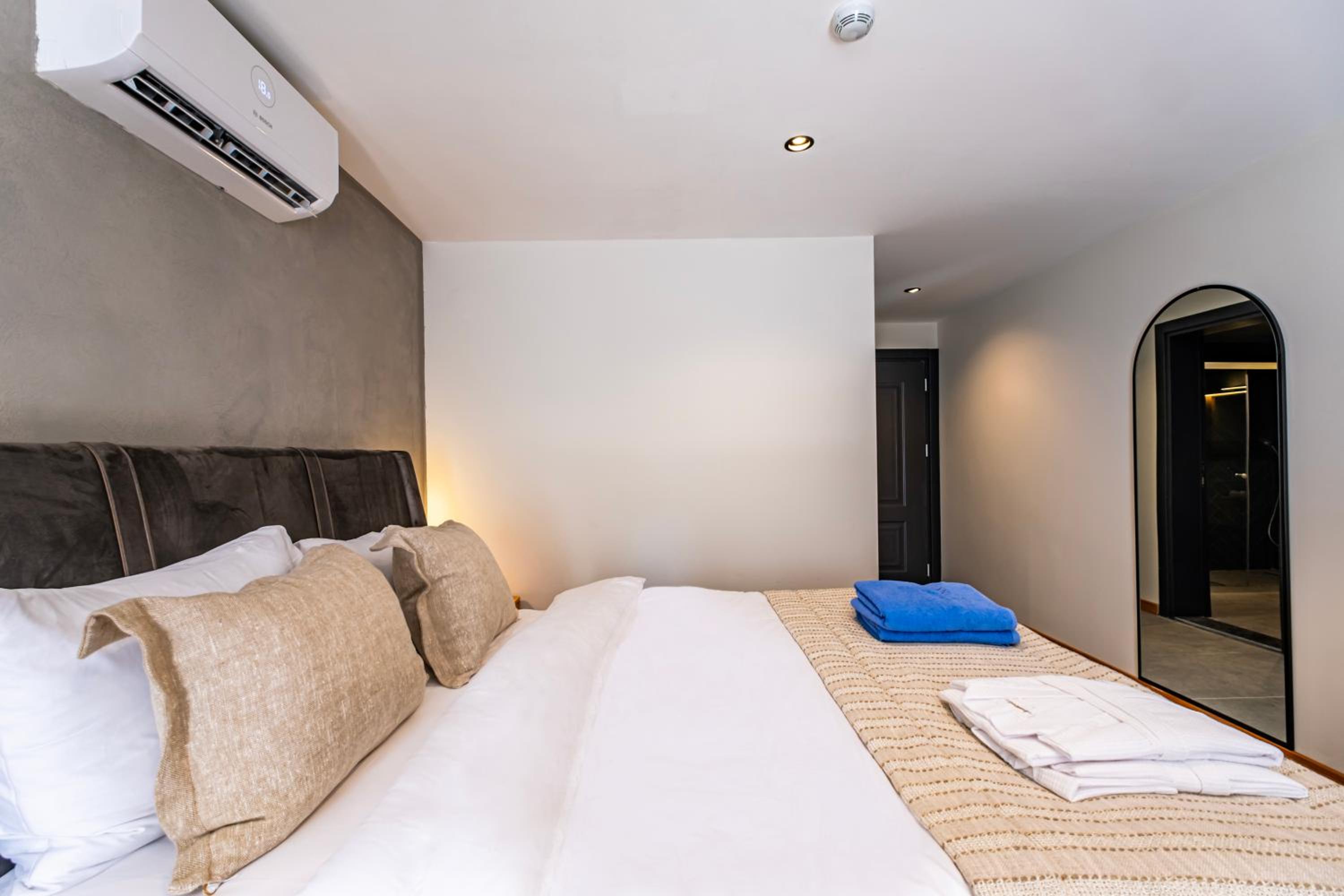 Double Room with Garden View - Photo 13