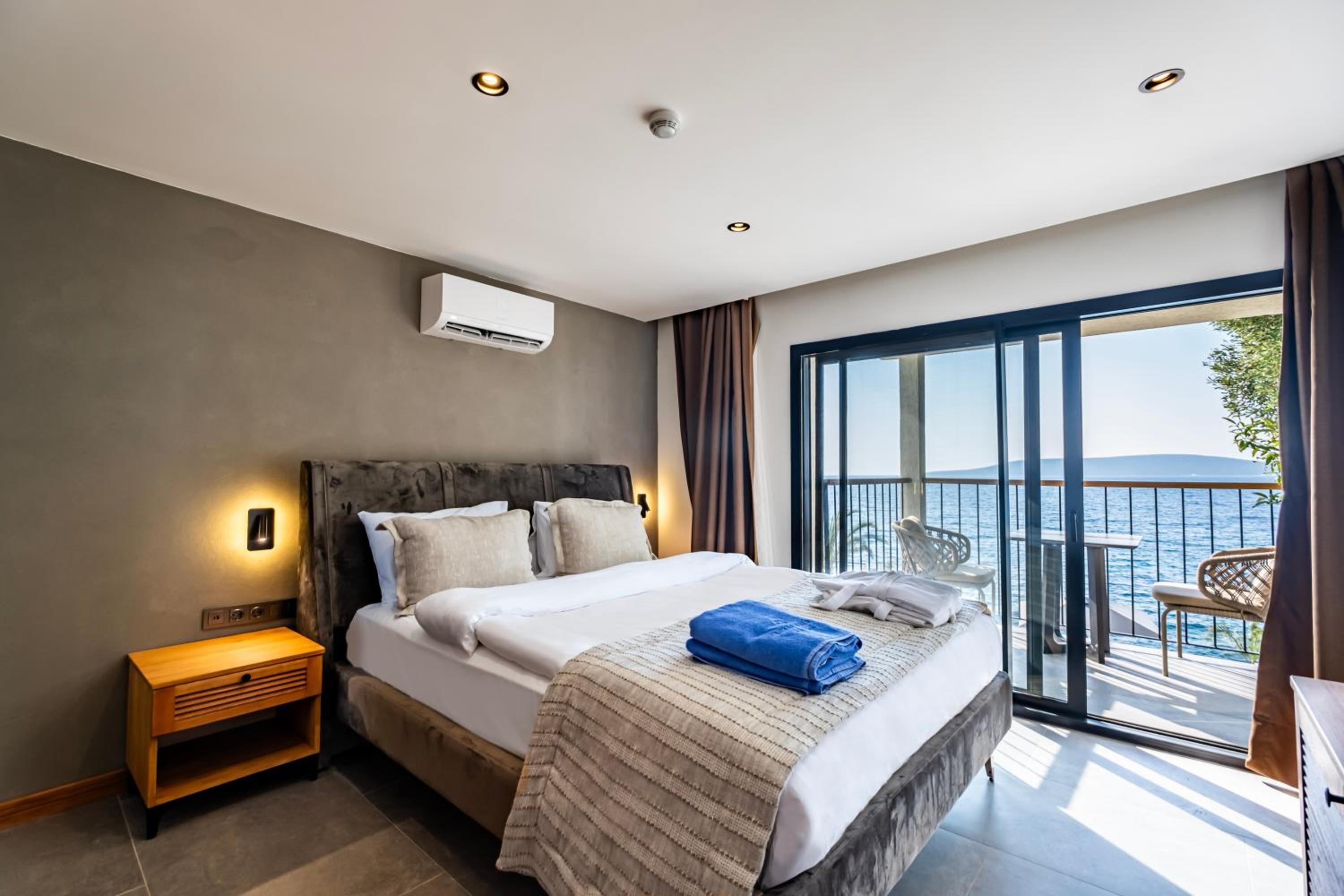 Double Room with Sea View - Photo 8