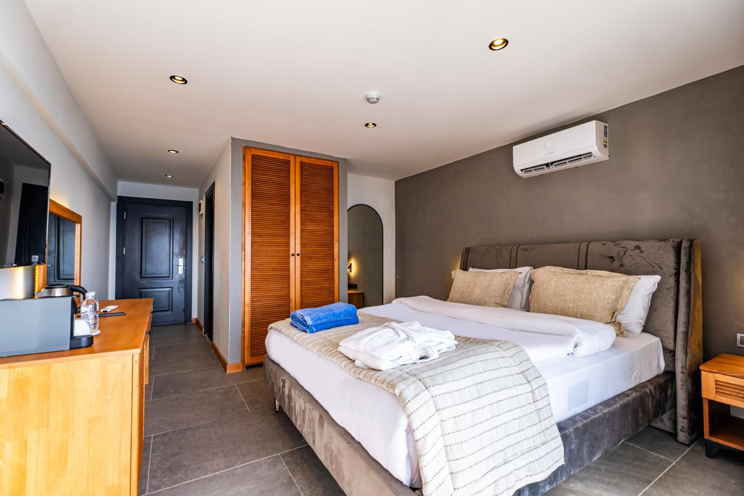 Double Room with Garden View - Photo 9