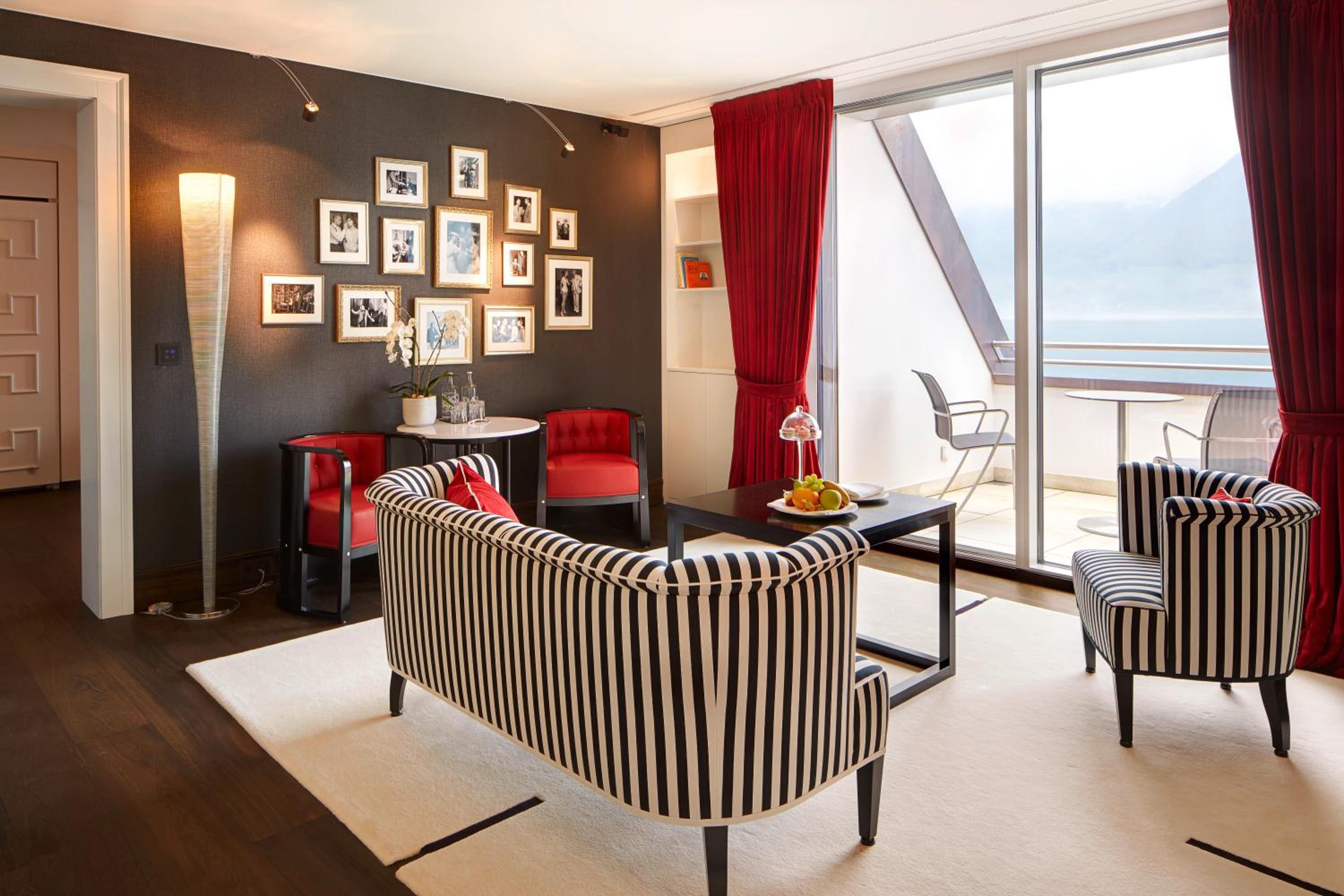 Deluxe Suite with Lake View - Photo 2