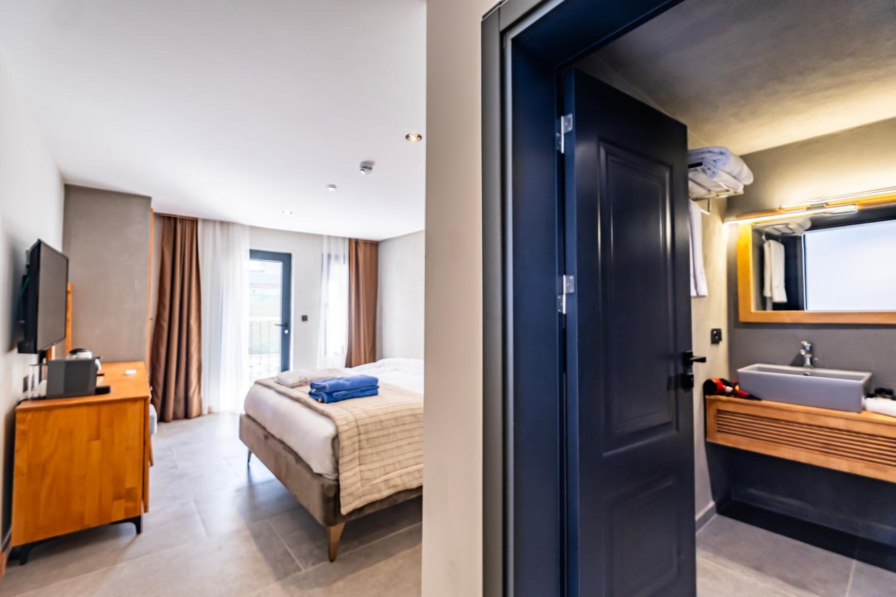 Double Room with Garden View - Photo 6