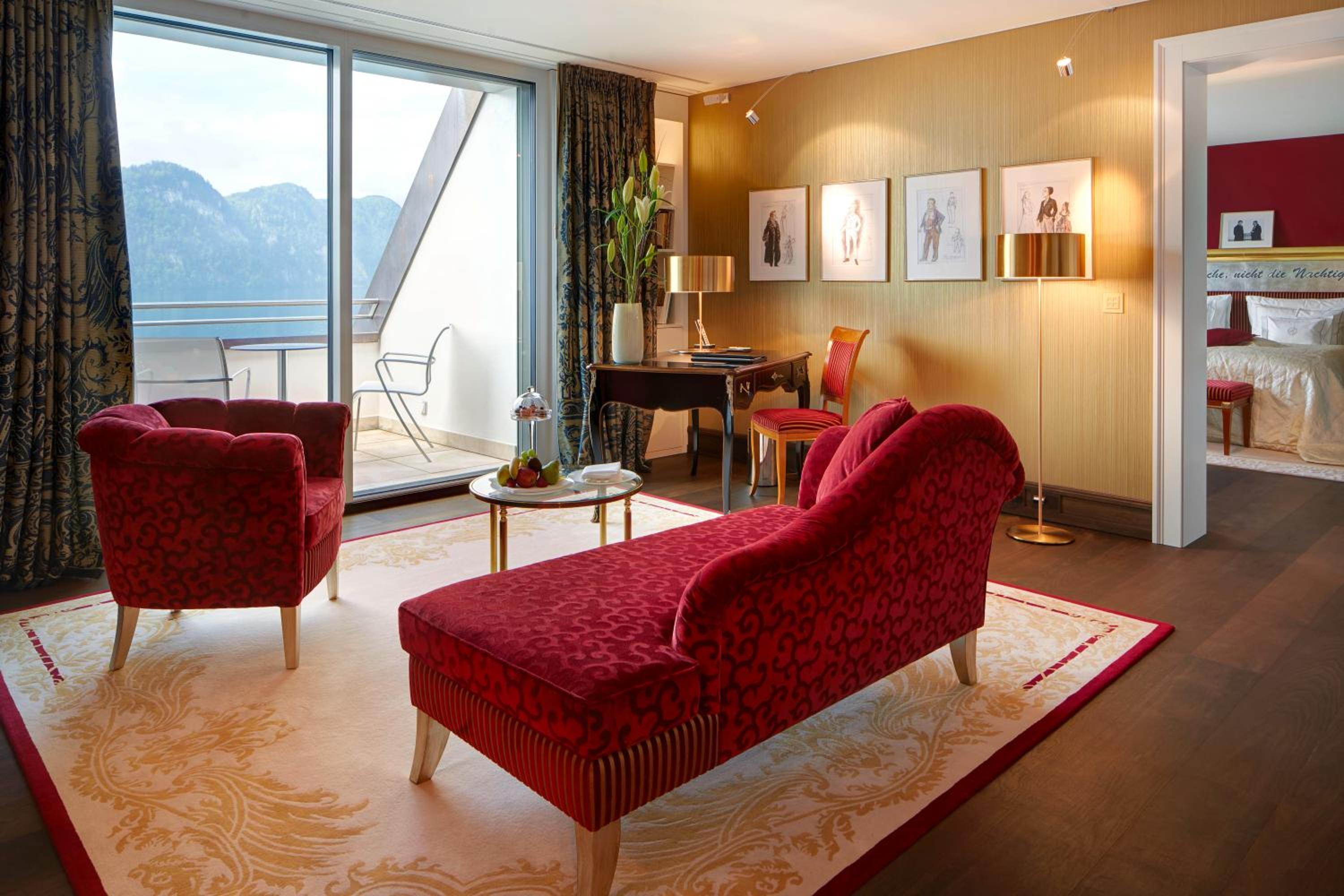 Deluxe Suite with Lake View - Photo 4