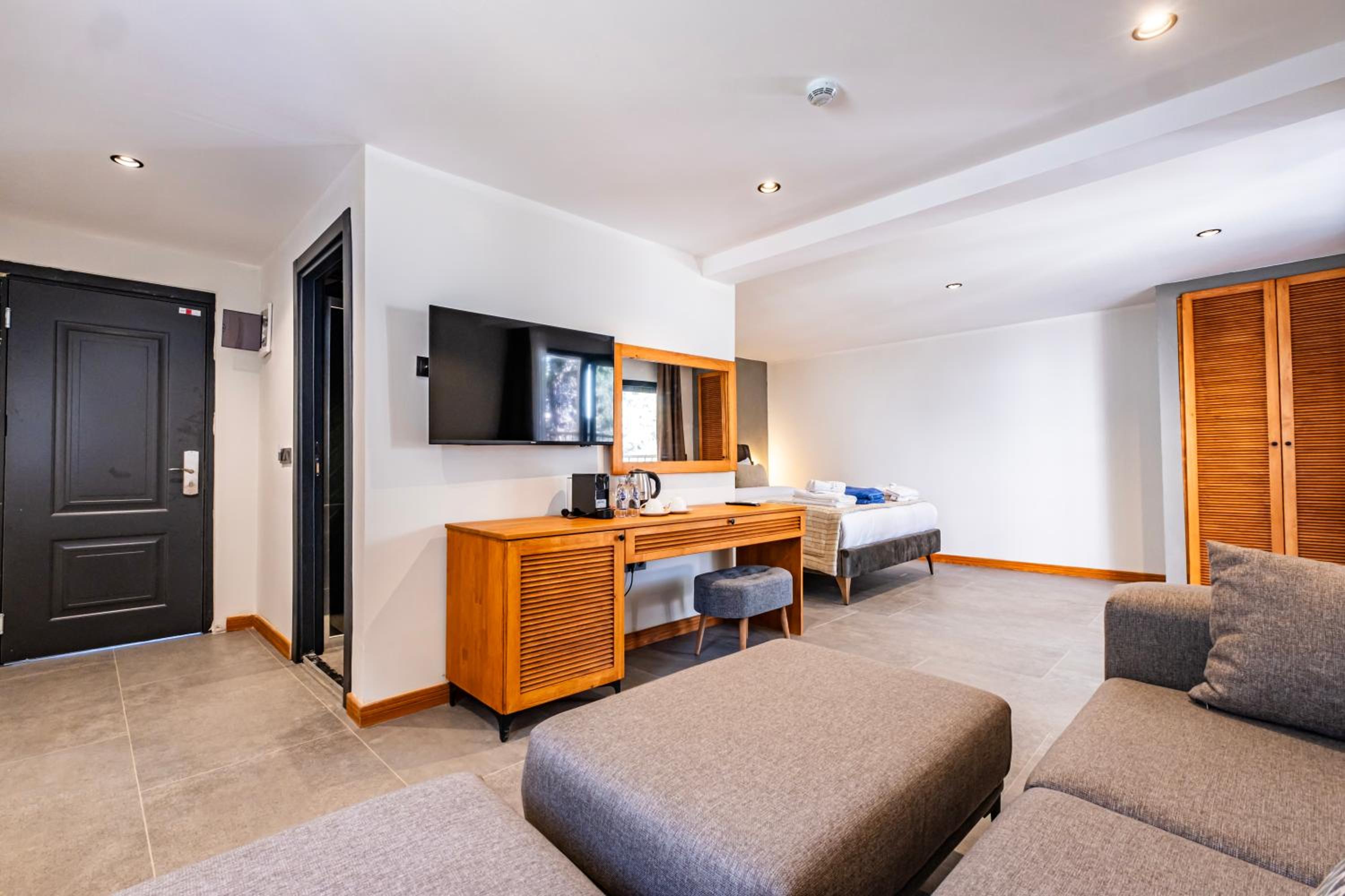 Suite with Garden View