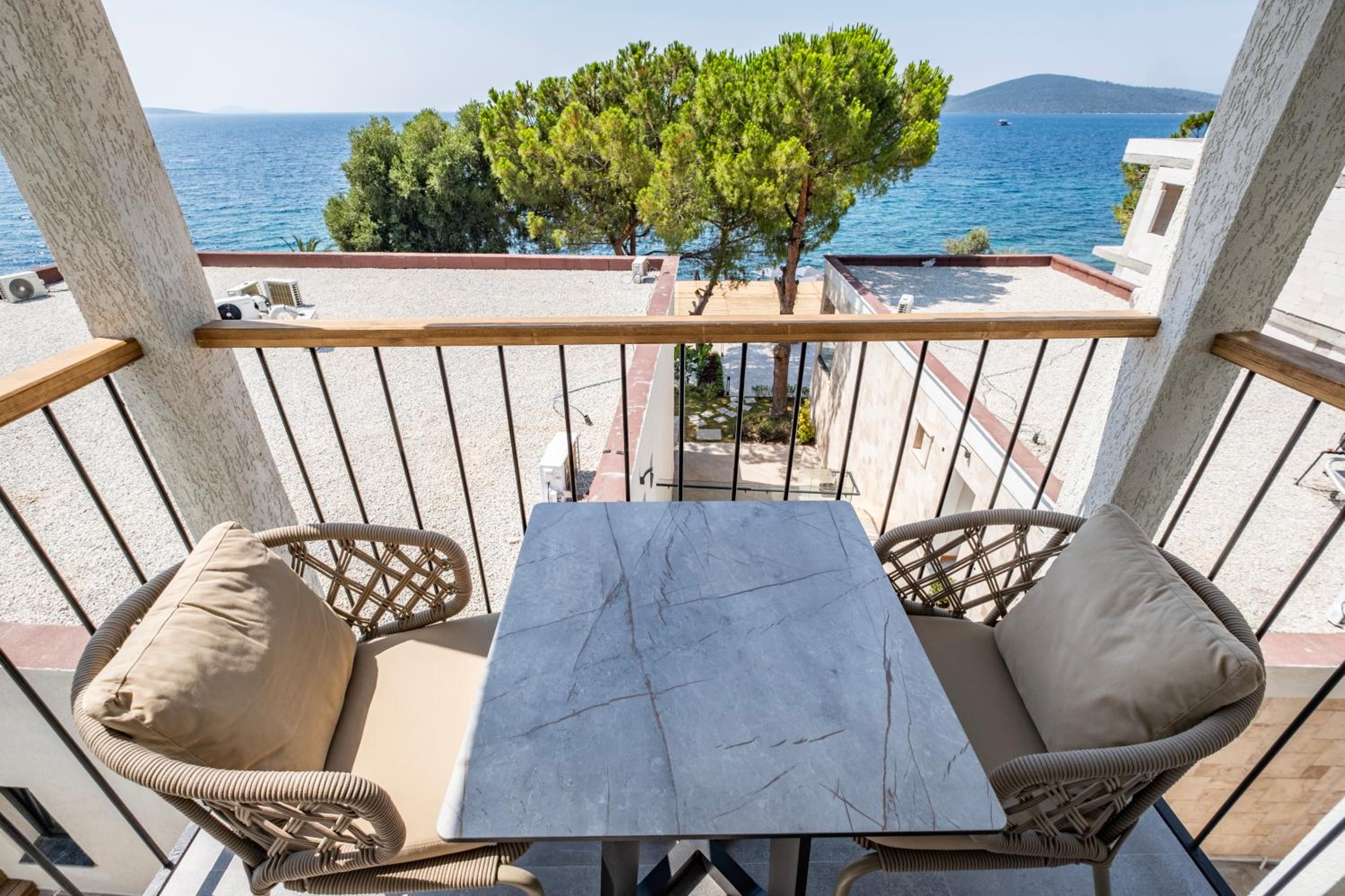 Suite with Sea View - Photo 4