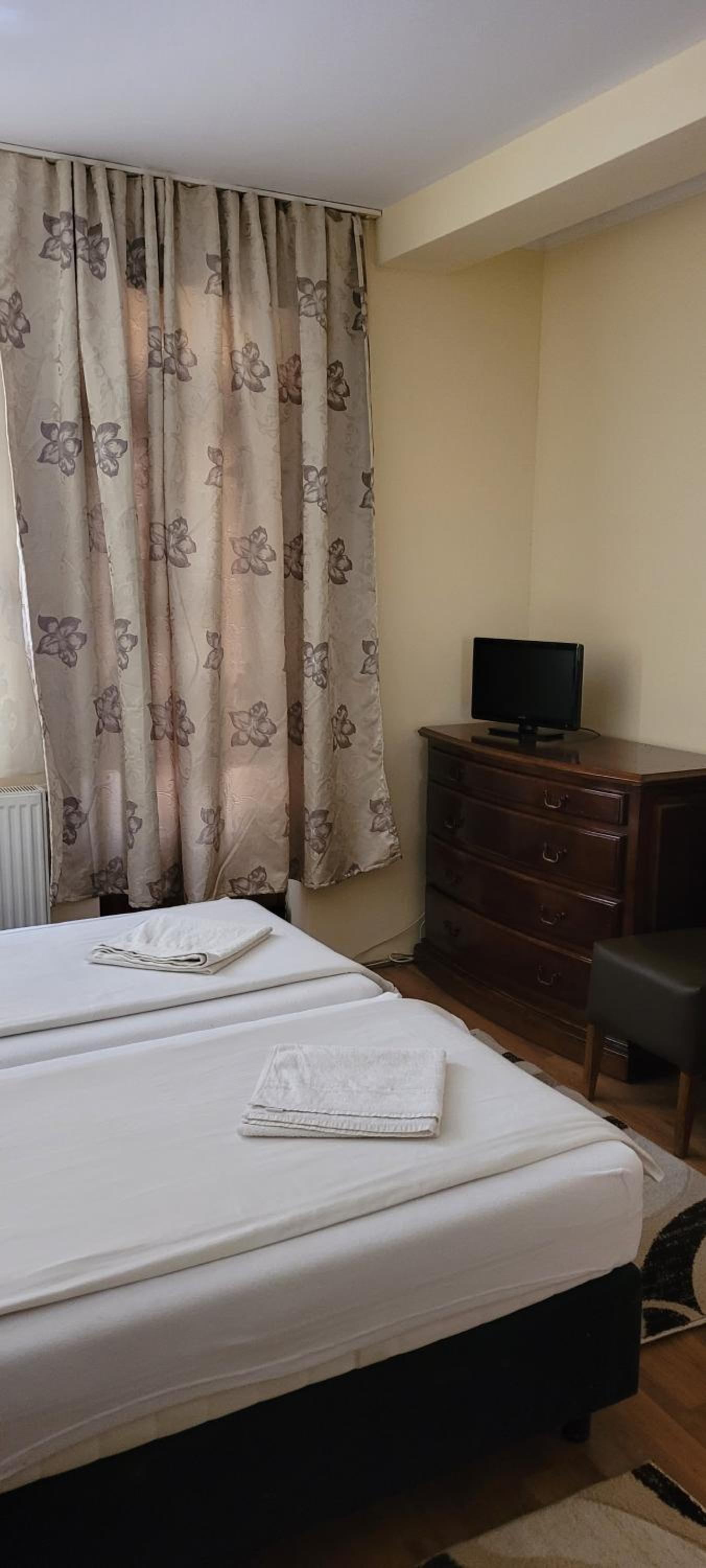 Double or Twin Room - Photo 2