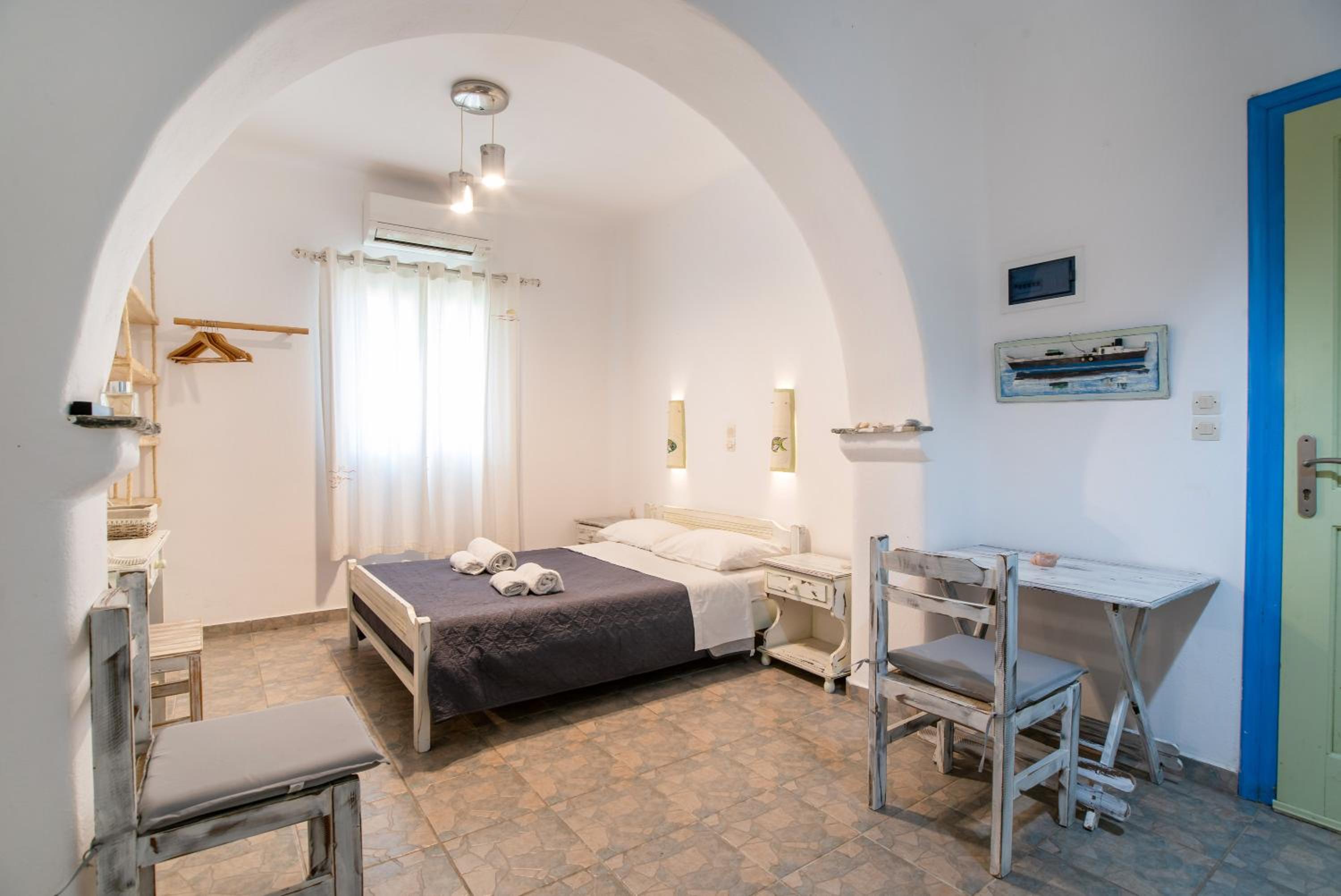 One-Bedroom House photo 1