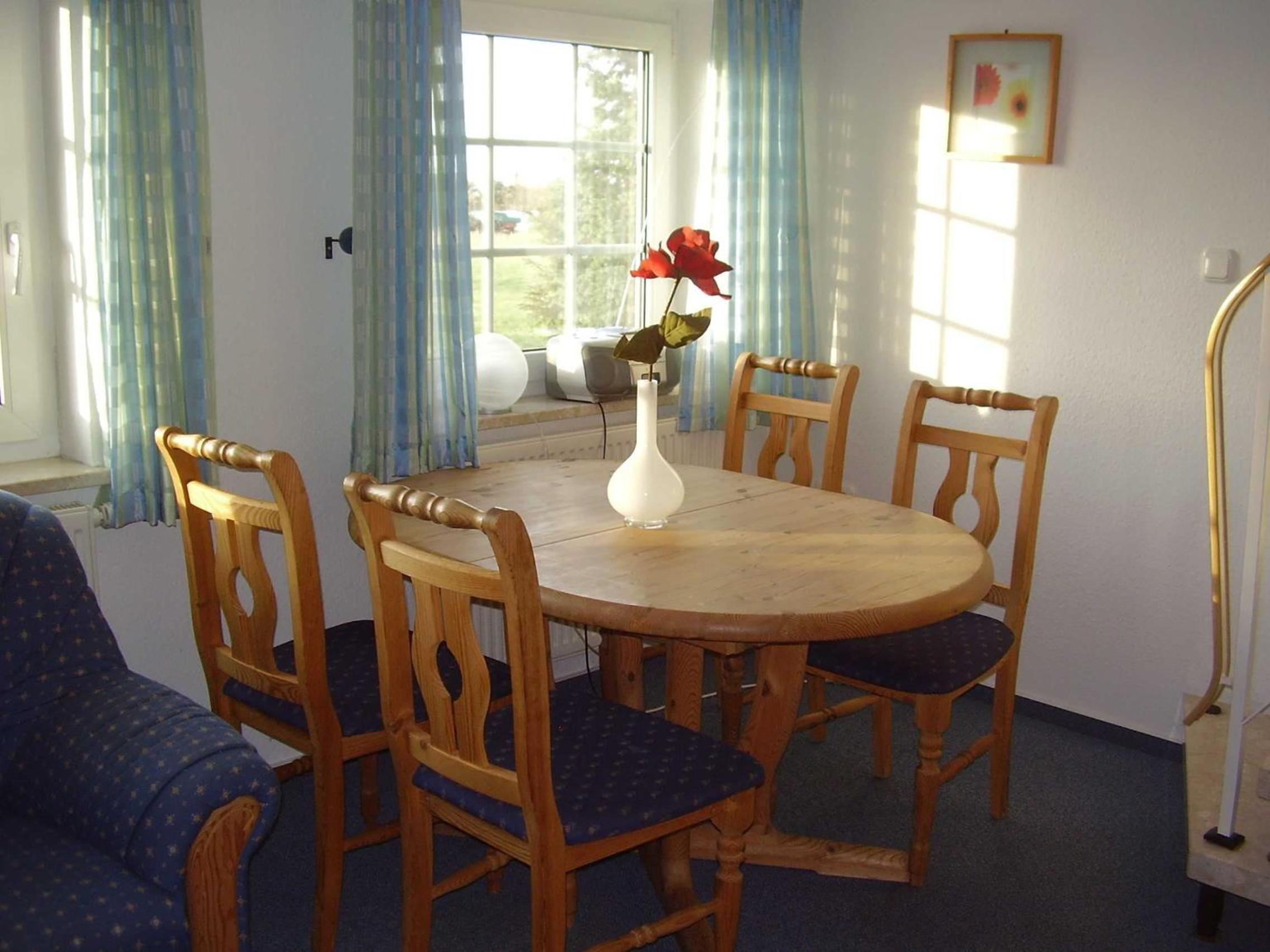 Three-Bedroom House photo 3