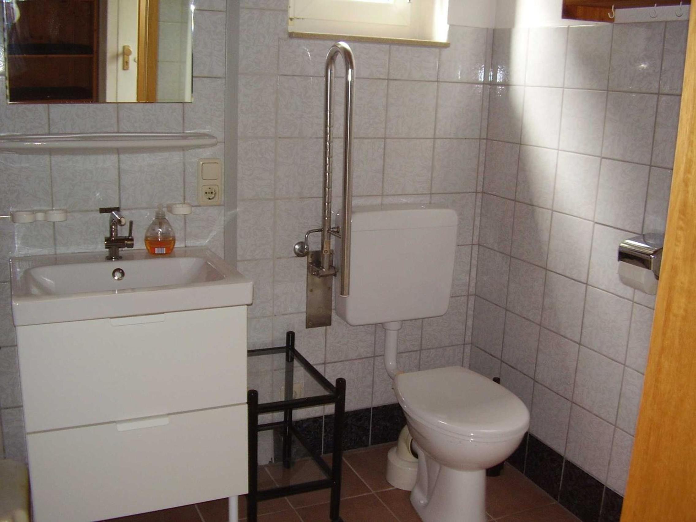 Five-Bedroom House photo 2
