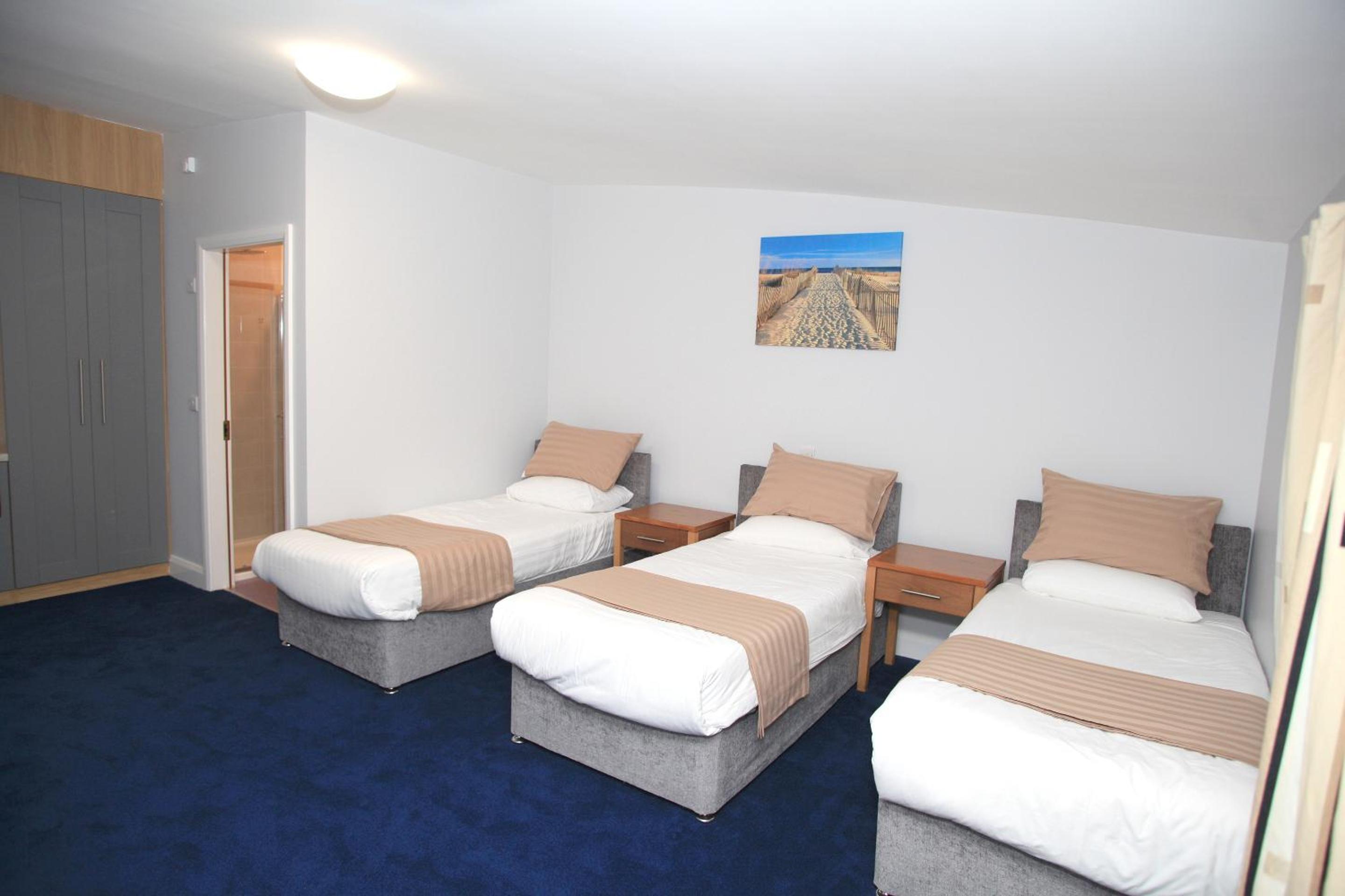 Comfort Triple Room with Shower photo 2