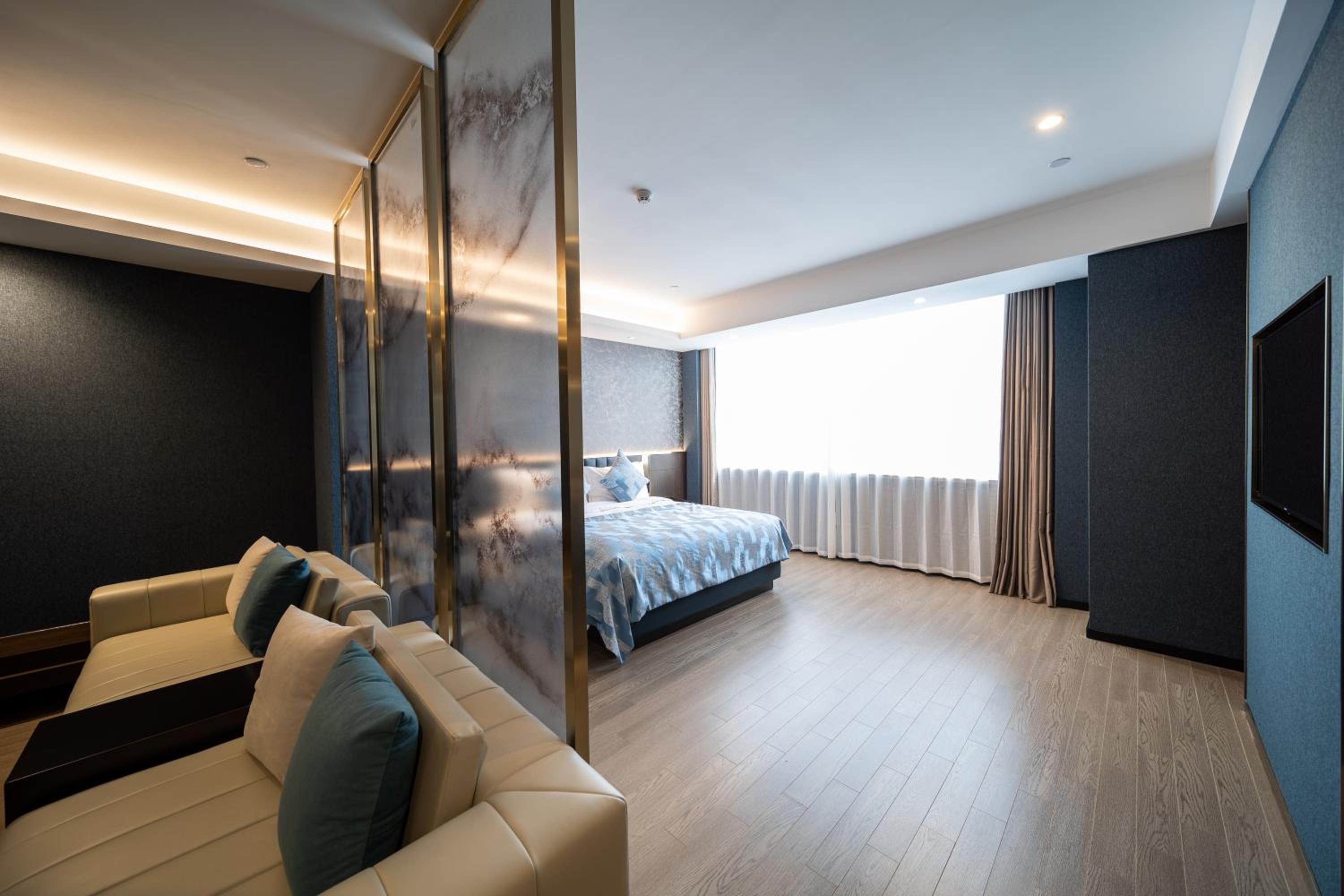 Elegant Steam Suite