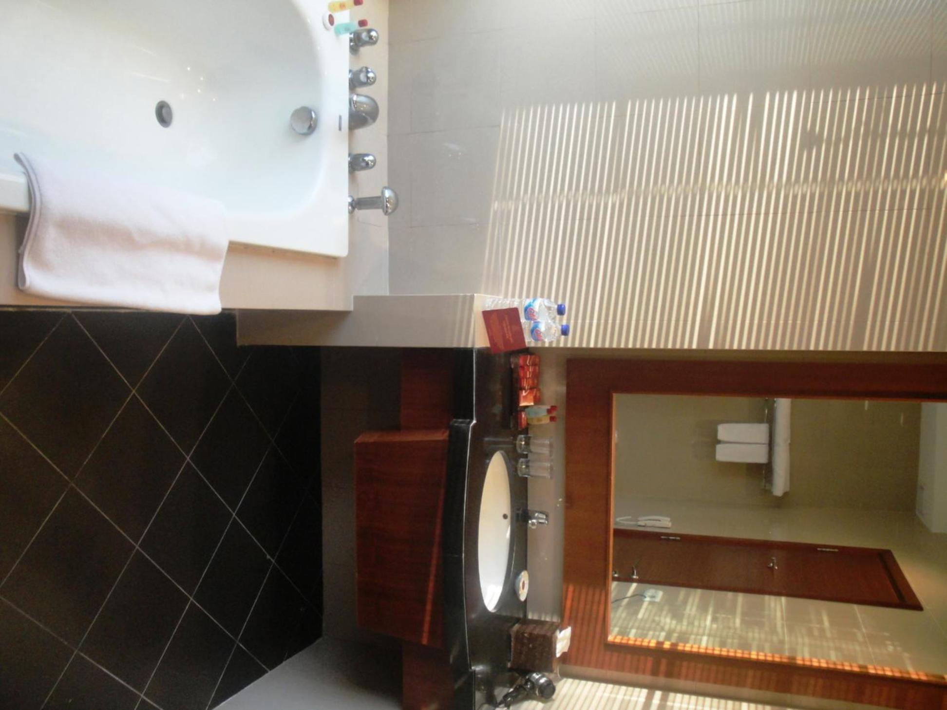 Royal Suite - Photo 8