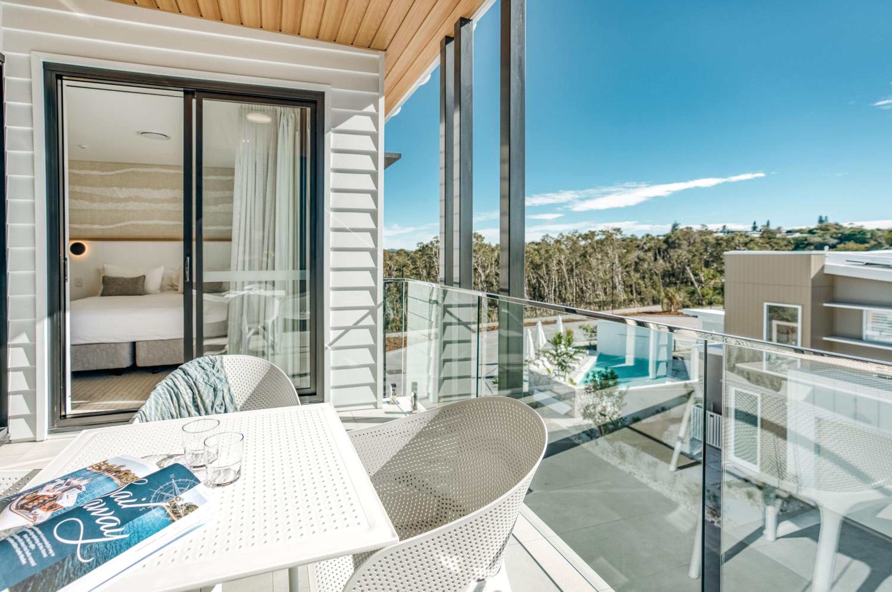 PREMIUM 2 BEDROOM SUITE with Pool View photo 3