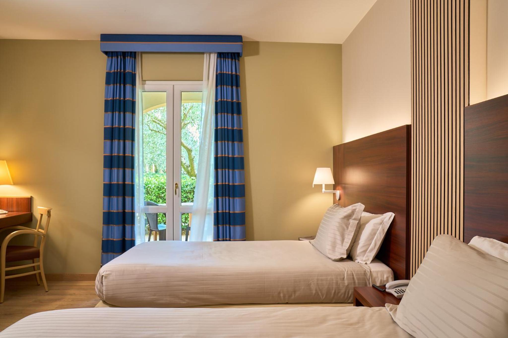 Superior Twin Room - Photo 11