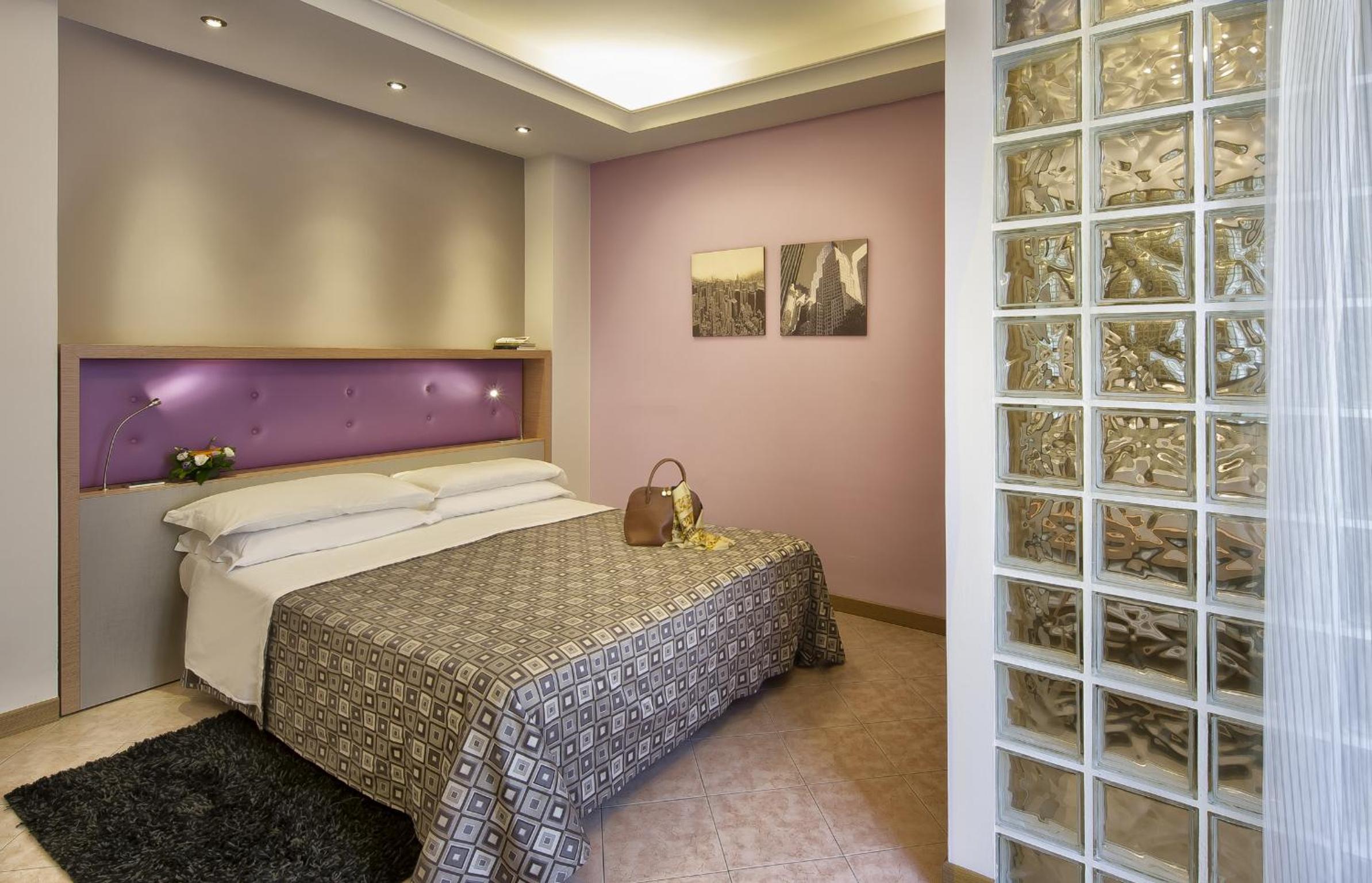 Double Room - Photo 21
