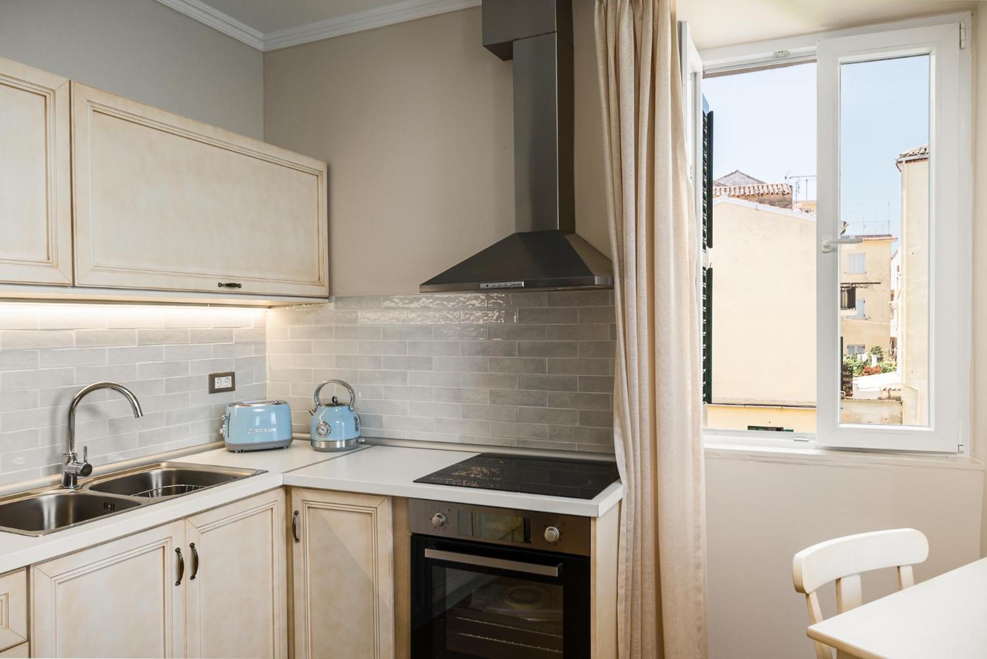 Superior Suite with Balcony and Sea View photo 2