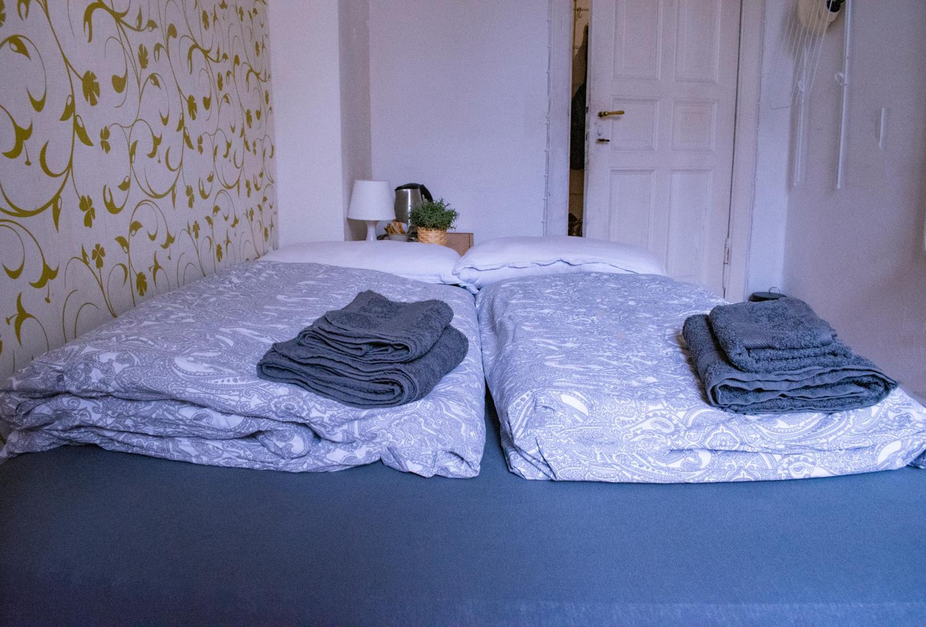 Double Room with Shared Bathroom photo 3