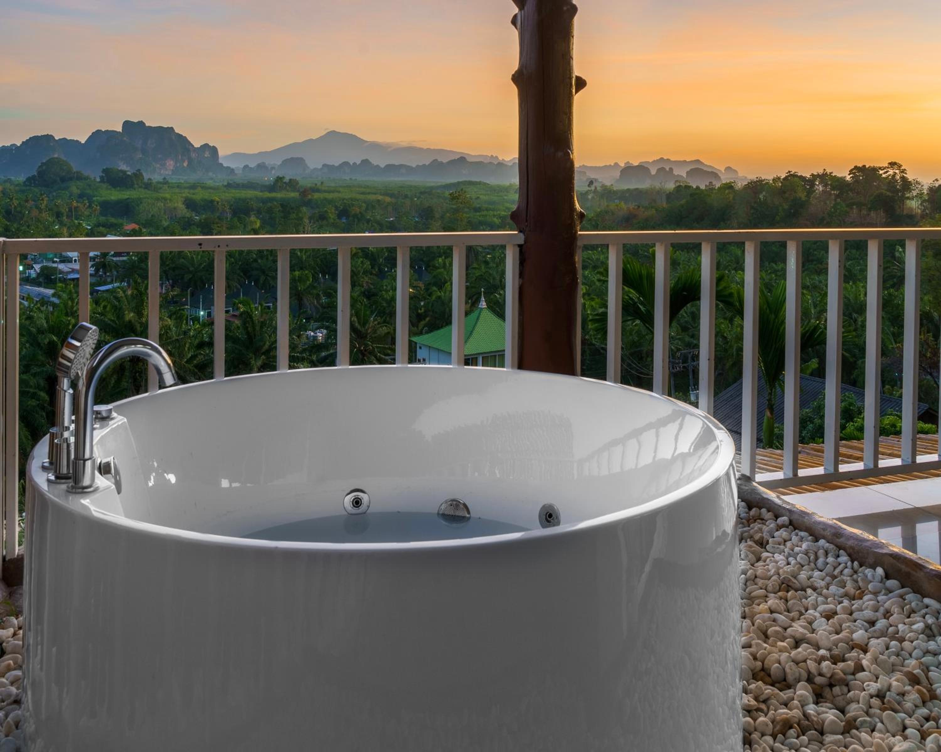 Jacuzzi Villa Five- Free Beach Shuttle - Photo 18