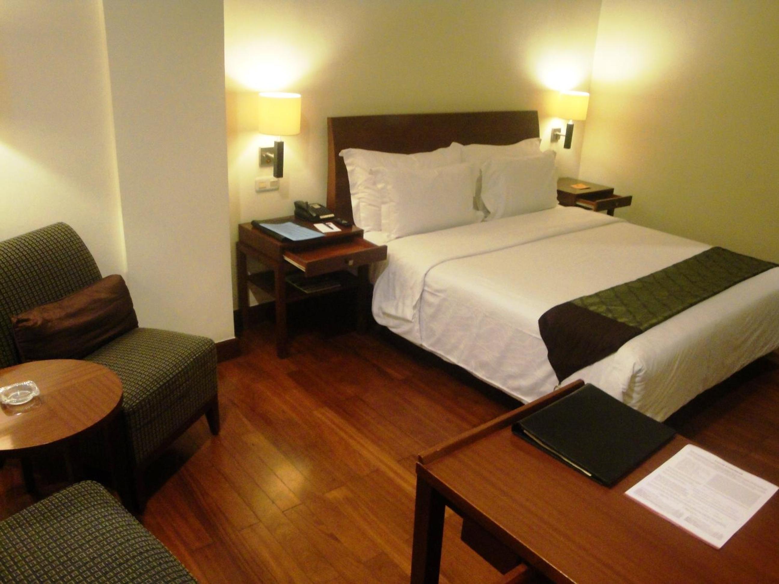 Deluxe Double or Twin Room with Partial Sea View - Photo 3