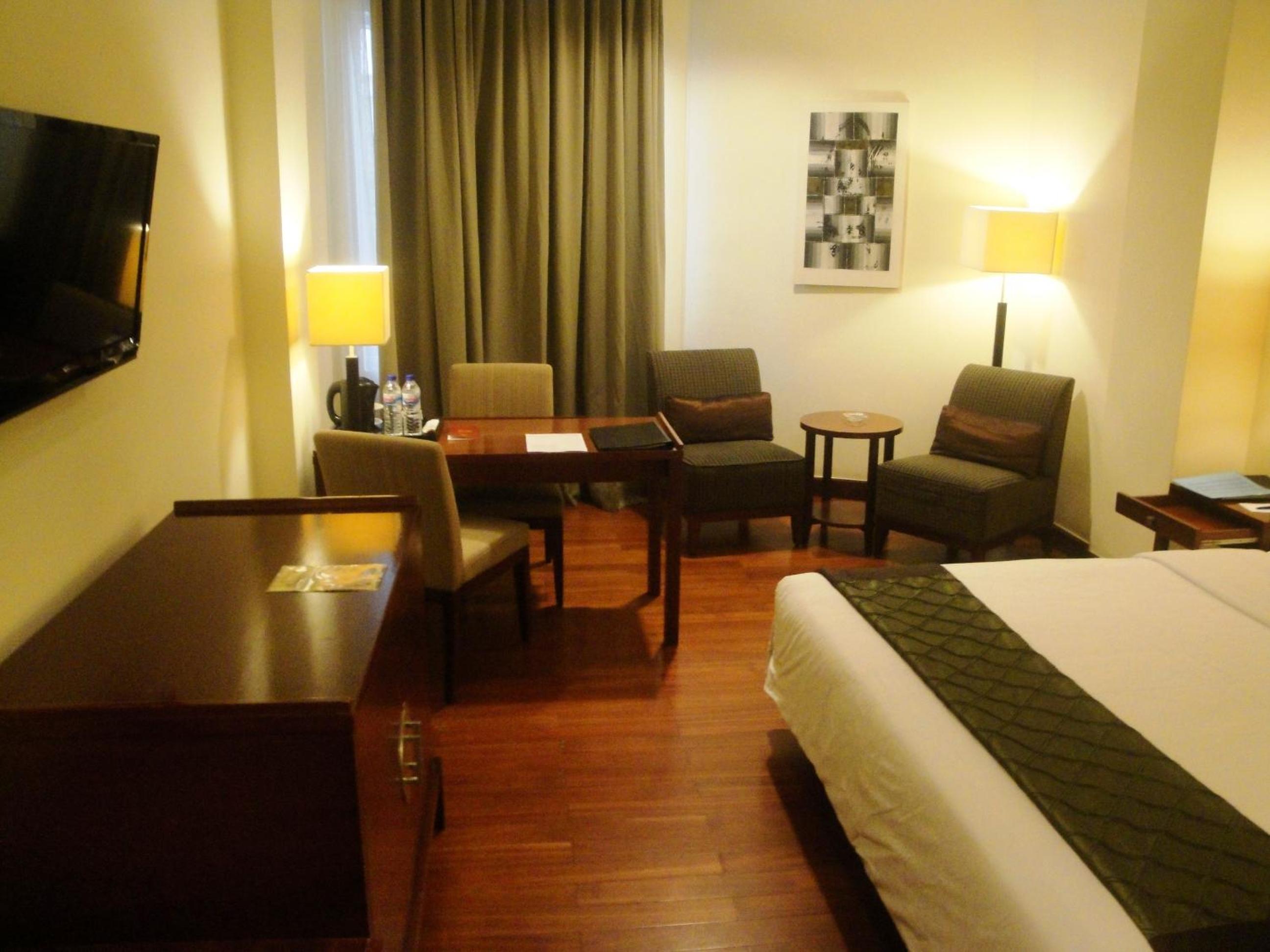 Deluxe Double or Twin Room with Partial Sea View - Photo 1