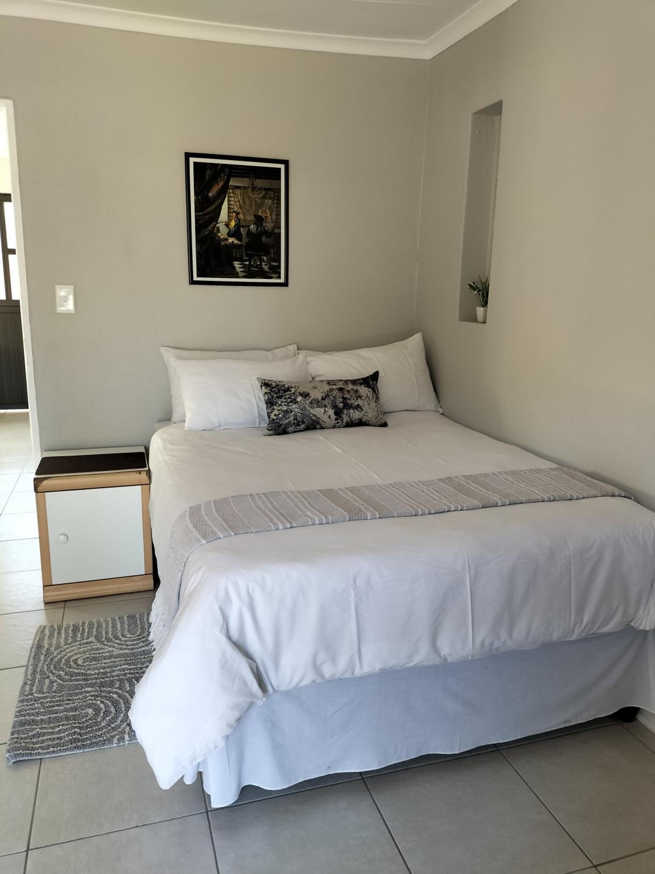 Two-Bedroom Apartment - Photo 23