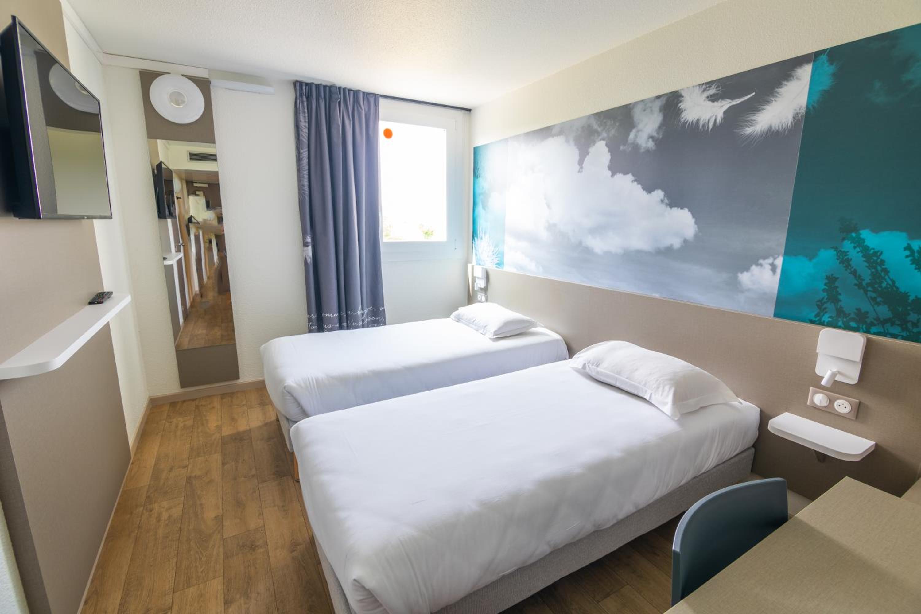 Twin Room - Photo 2