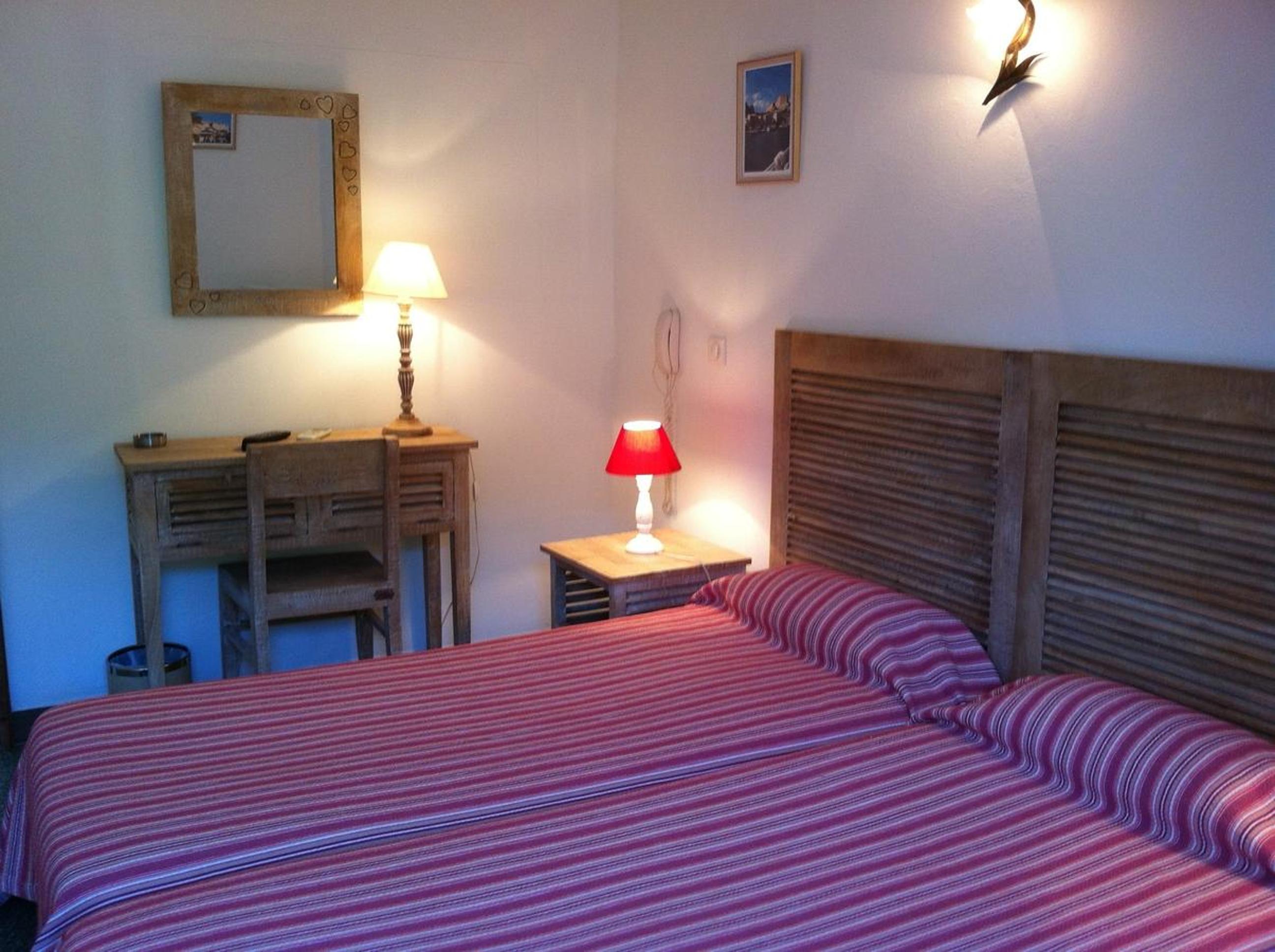 Double or Twin Room with Mountain View - Photo 3