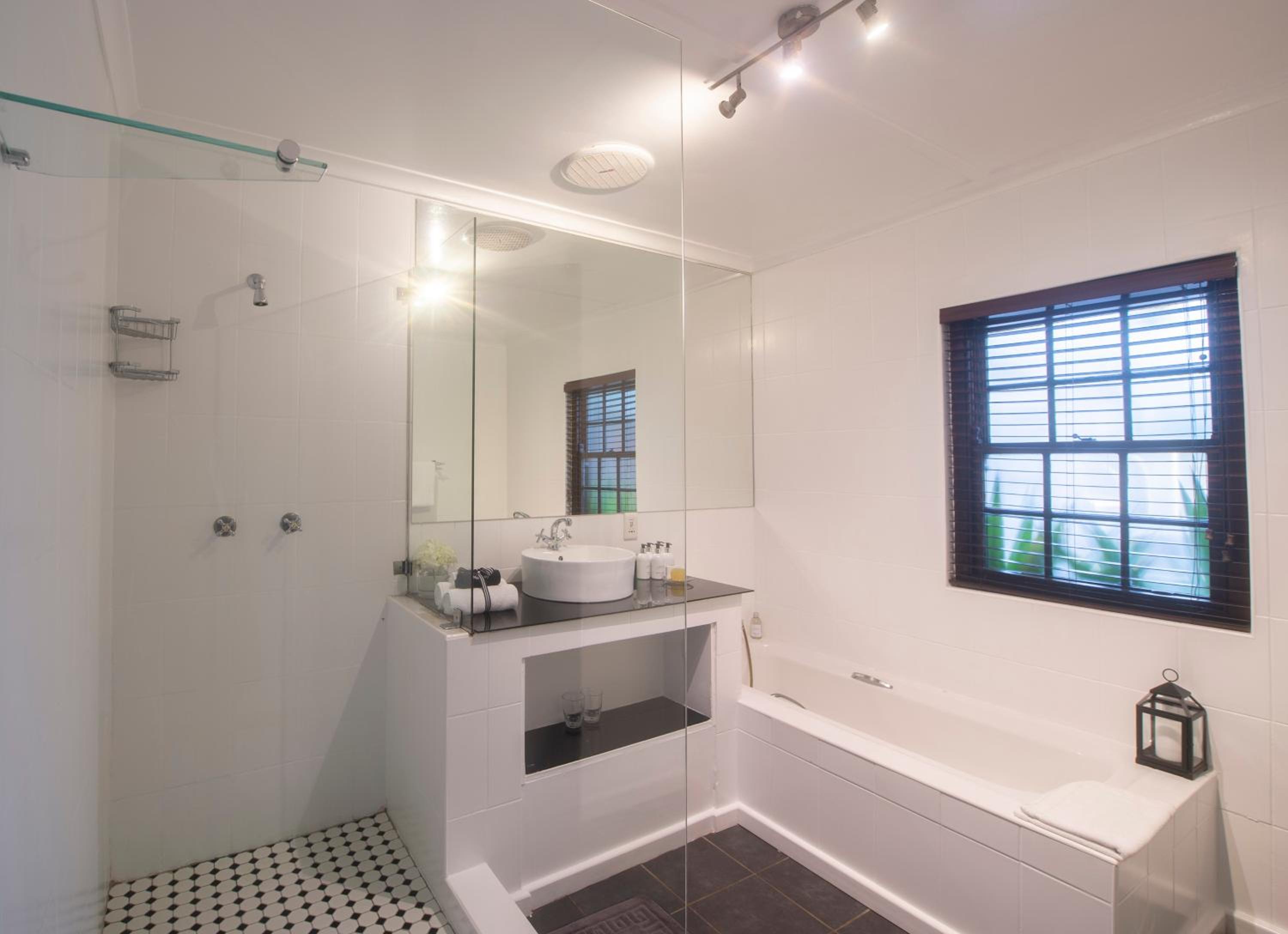 Luxury King or Twin room - Photo 4