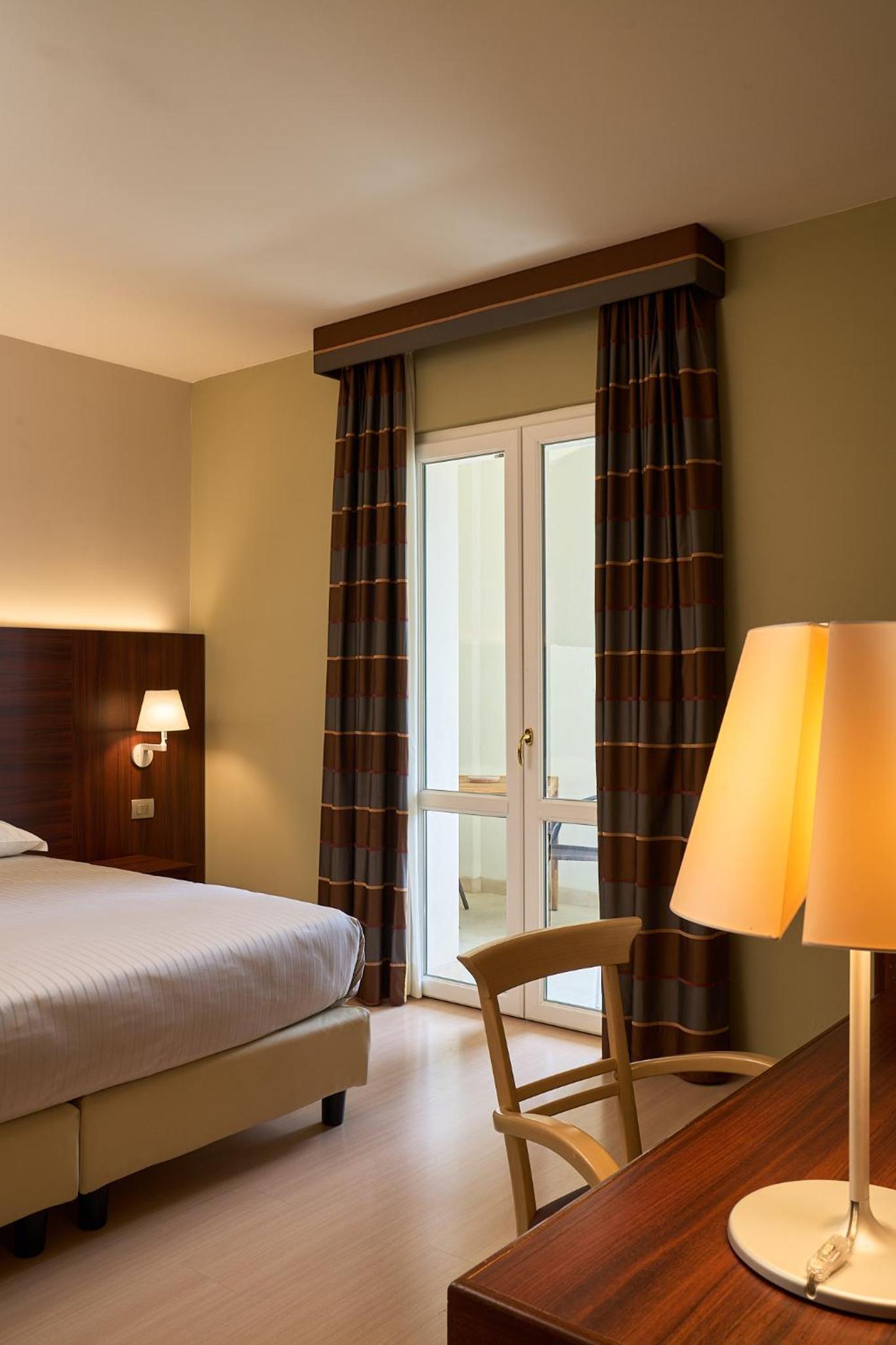 Classic Double Room - Photo 17