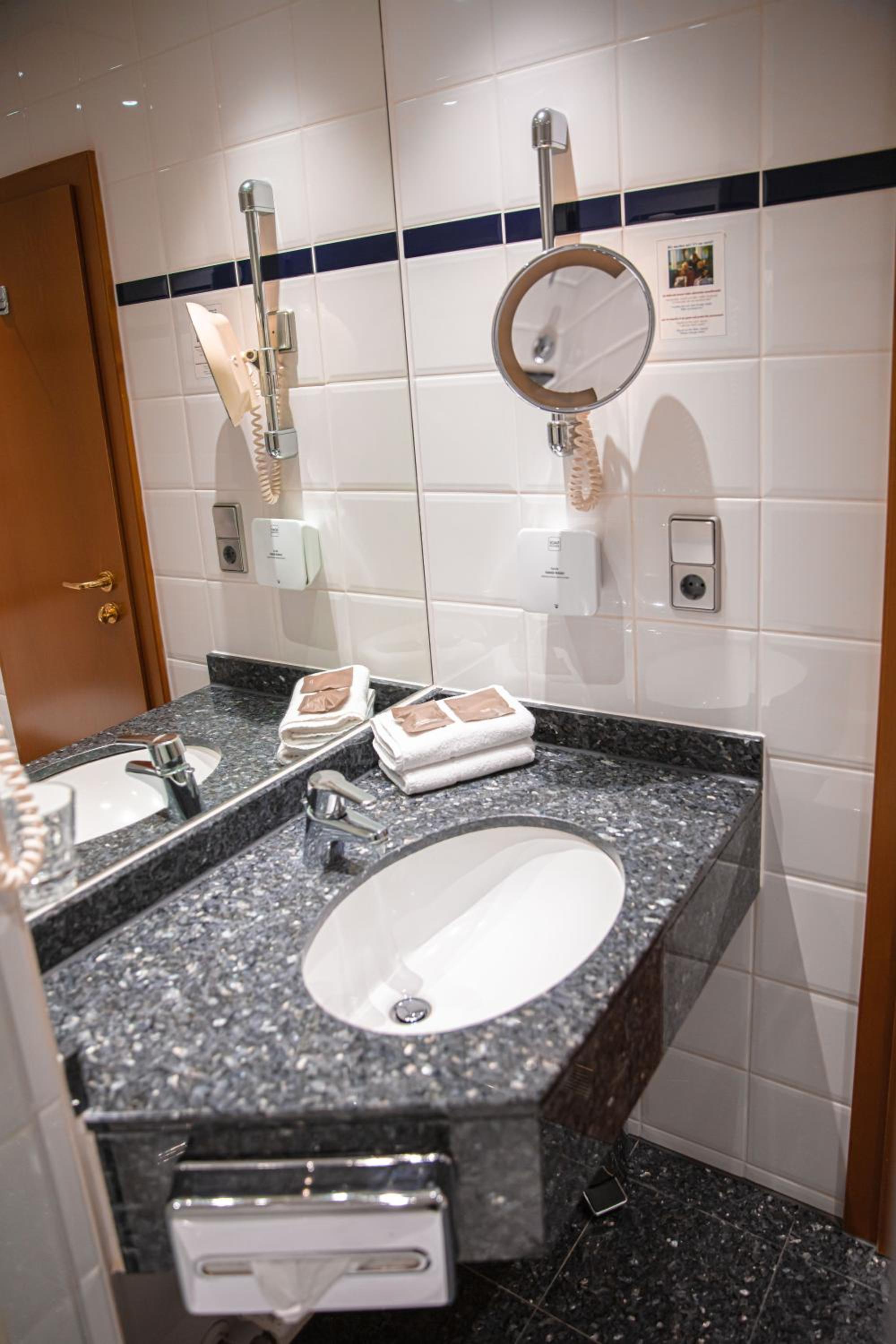 Double or Twin Room photo 2