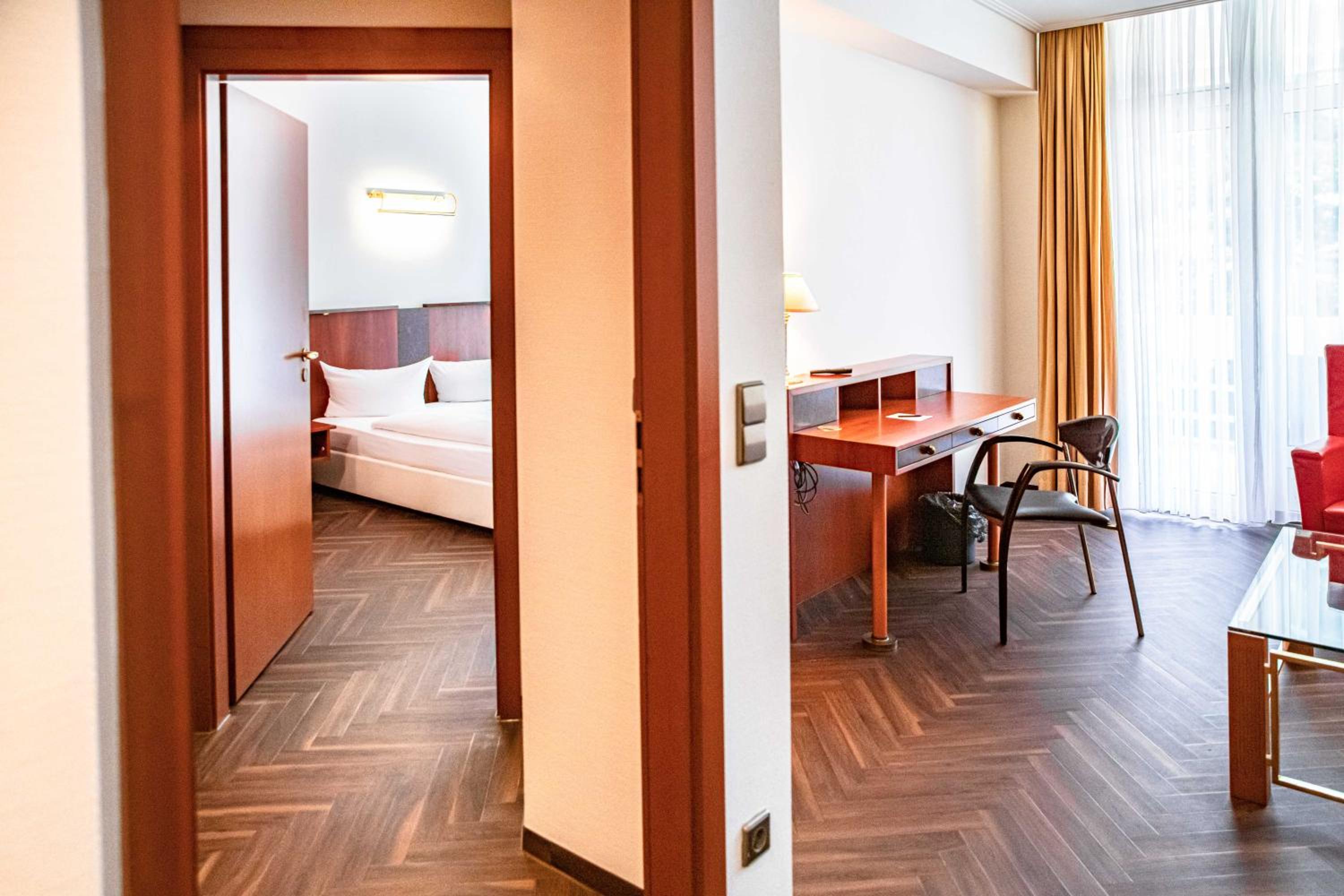Suite - Lake Side photo 3