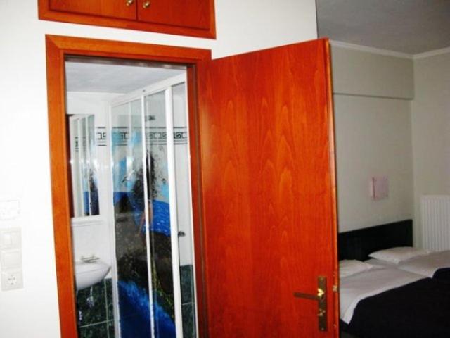 Triple Room with Balcony - Photo 12