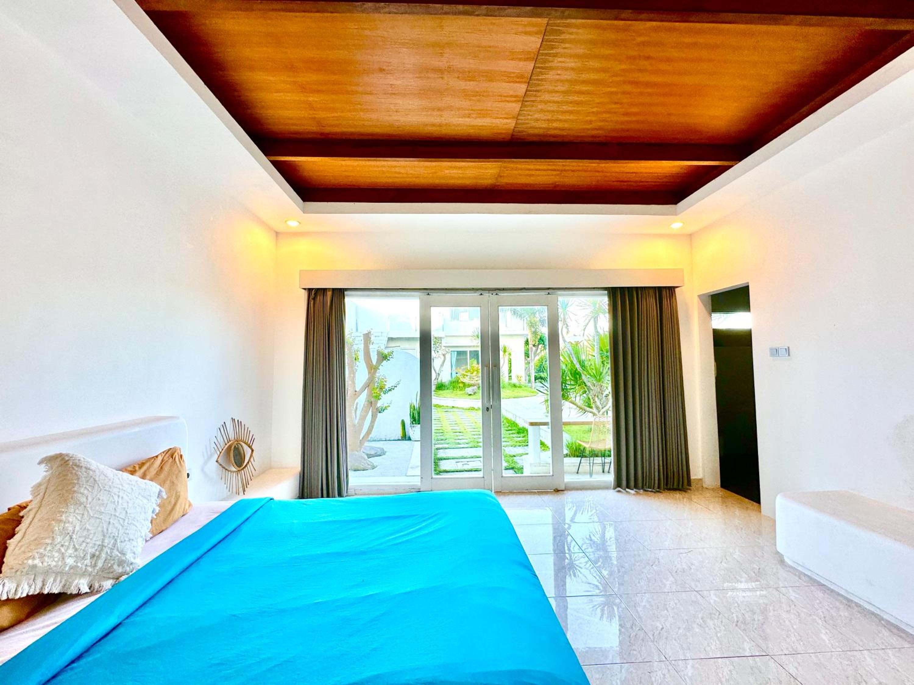 Superior Double Bed Room With Direct Pool Access photo 2