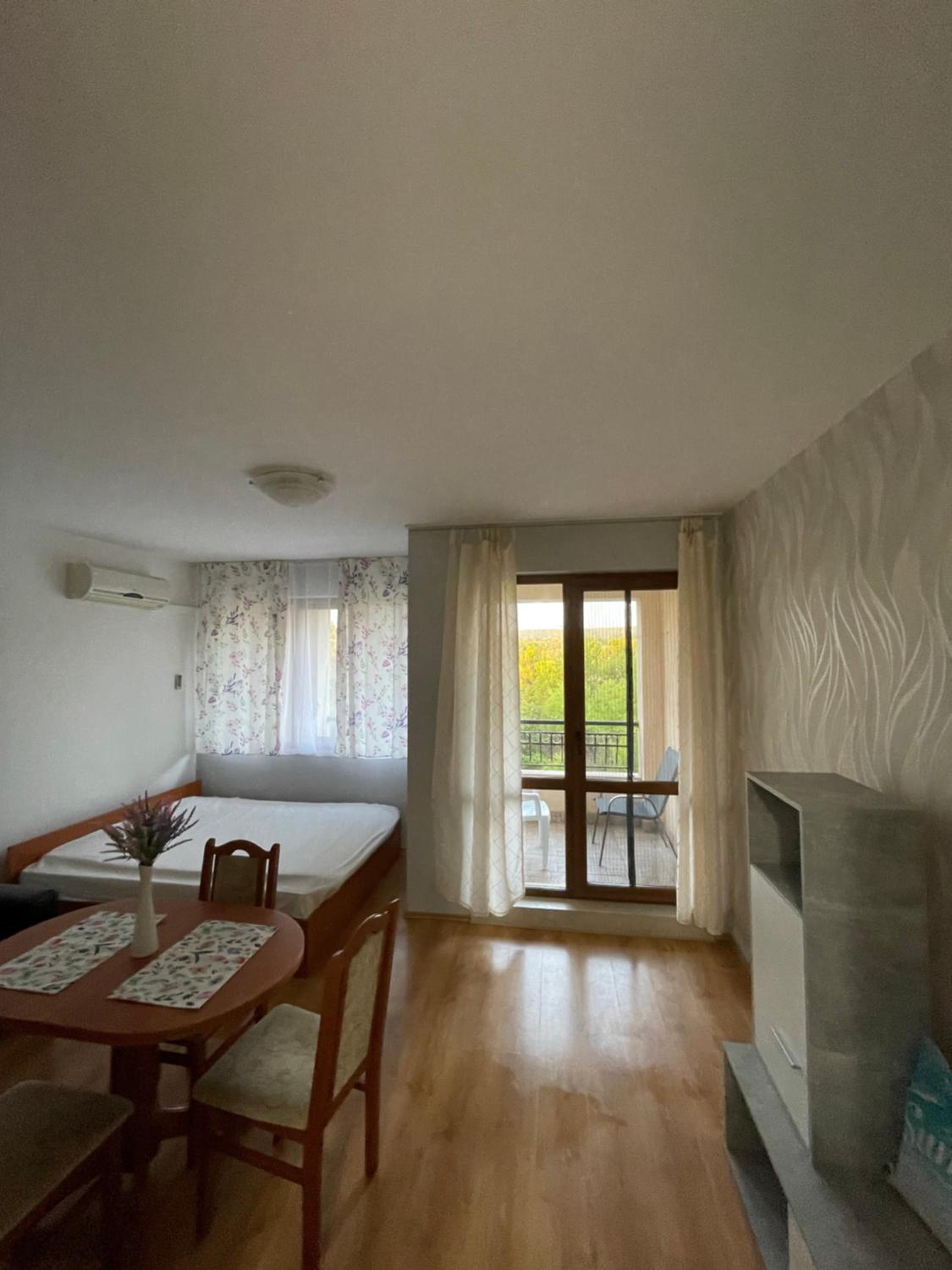 Apartment photo 2
