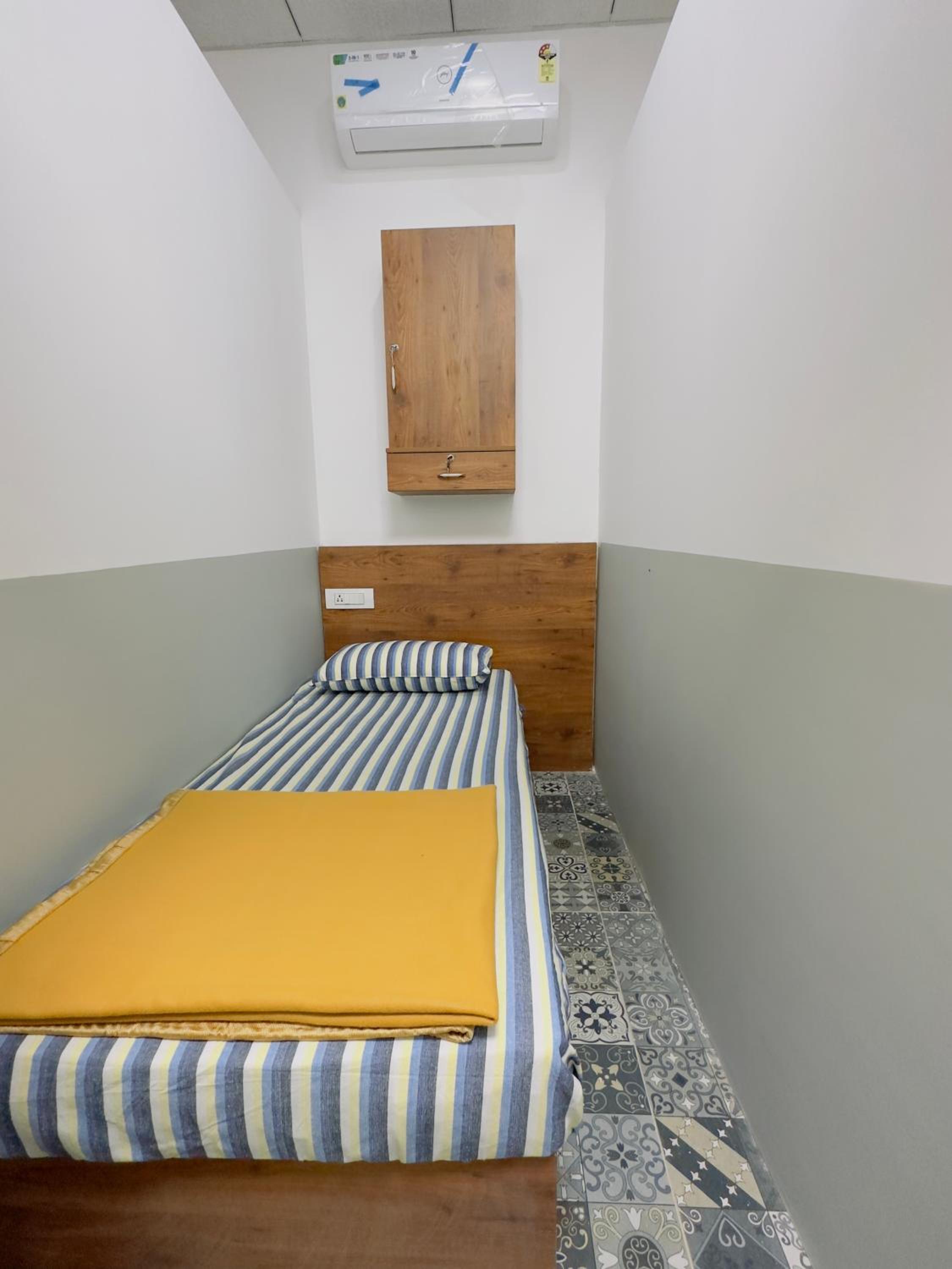 Single Bed In Dormitory Room photo 2