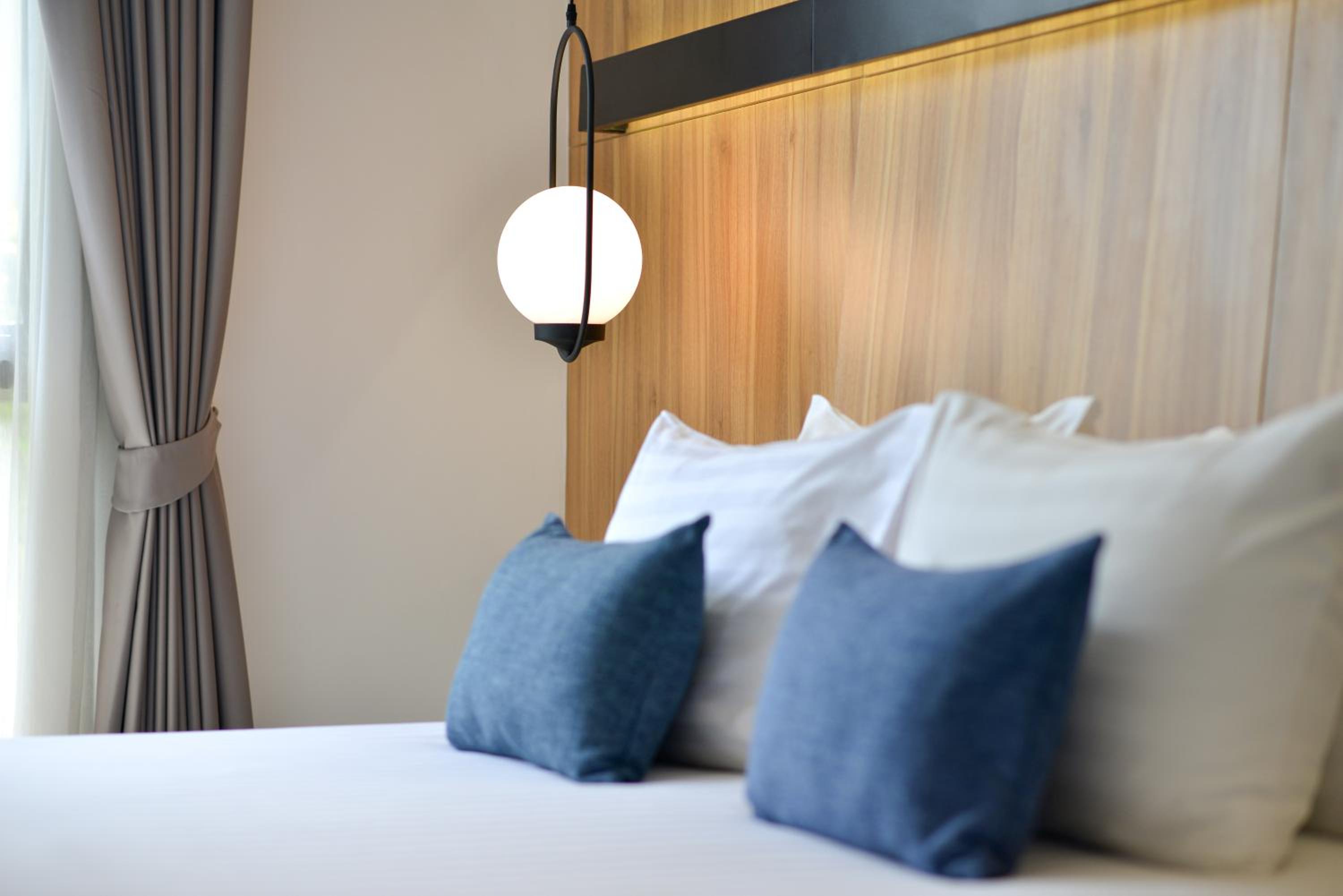 Double Room with Pool View - Photo 4