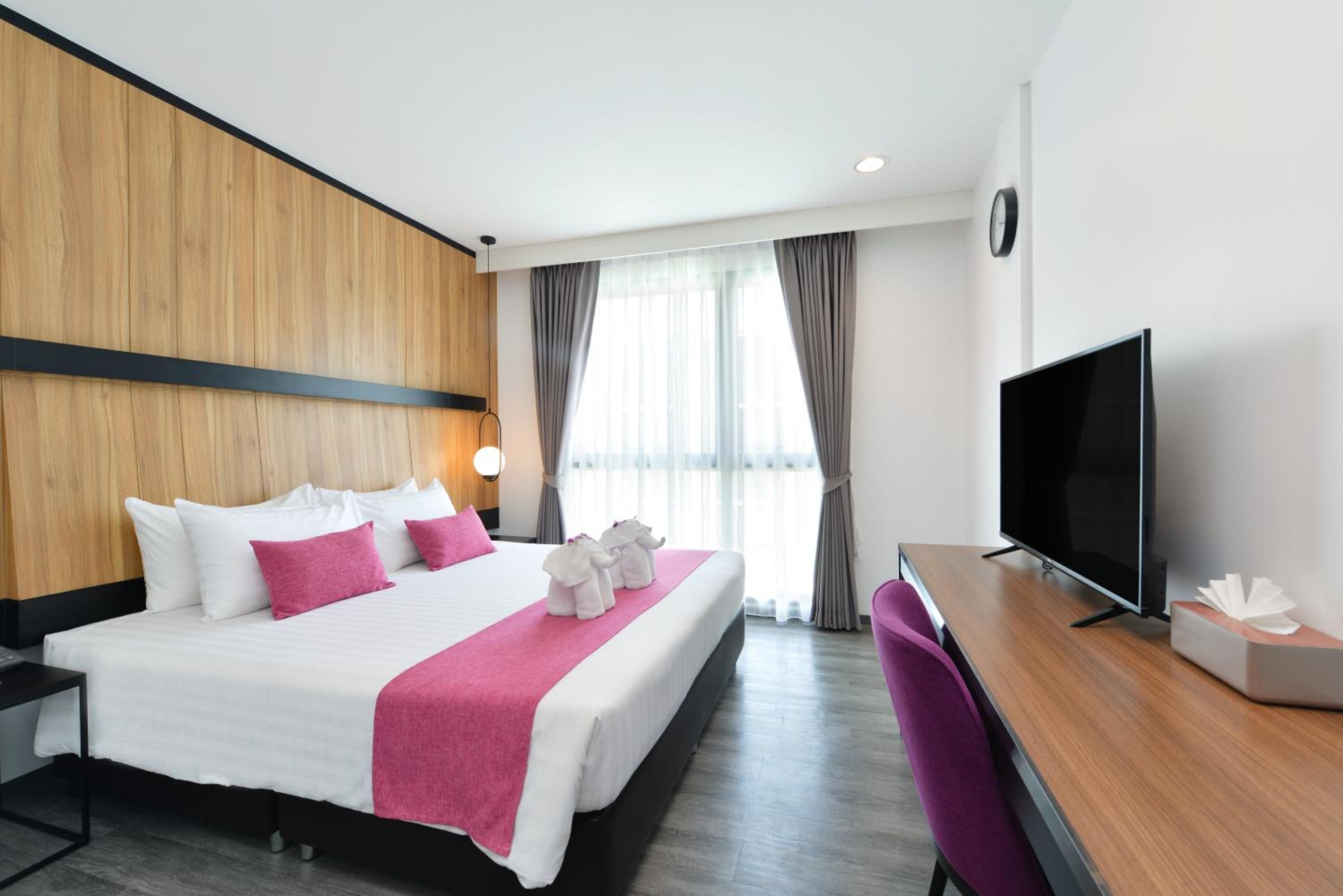 Double Room with Pool View - Photo 3