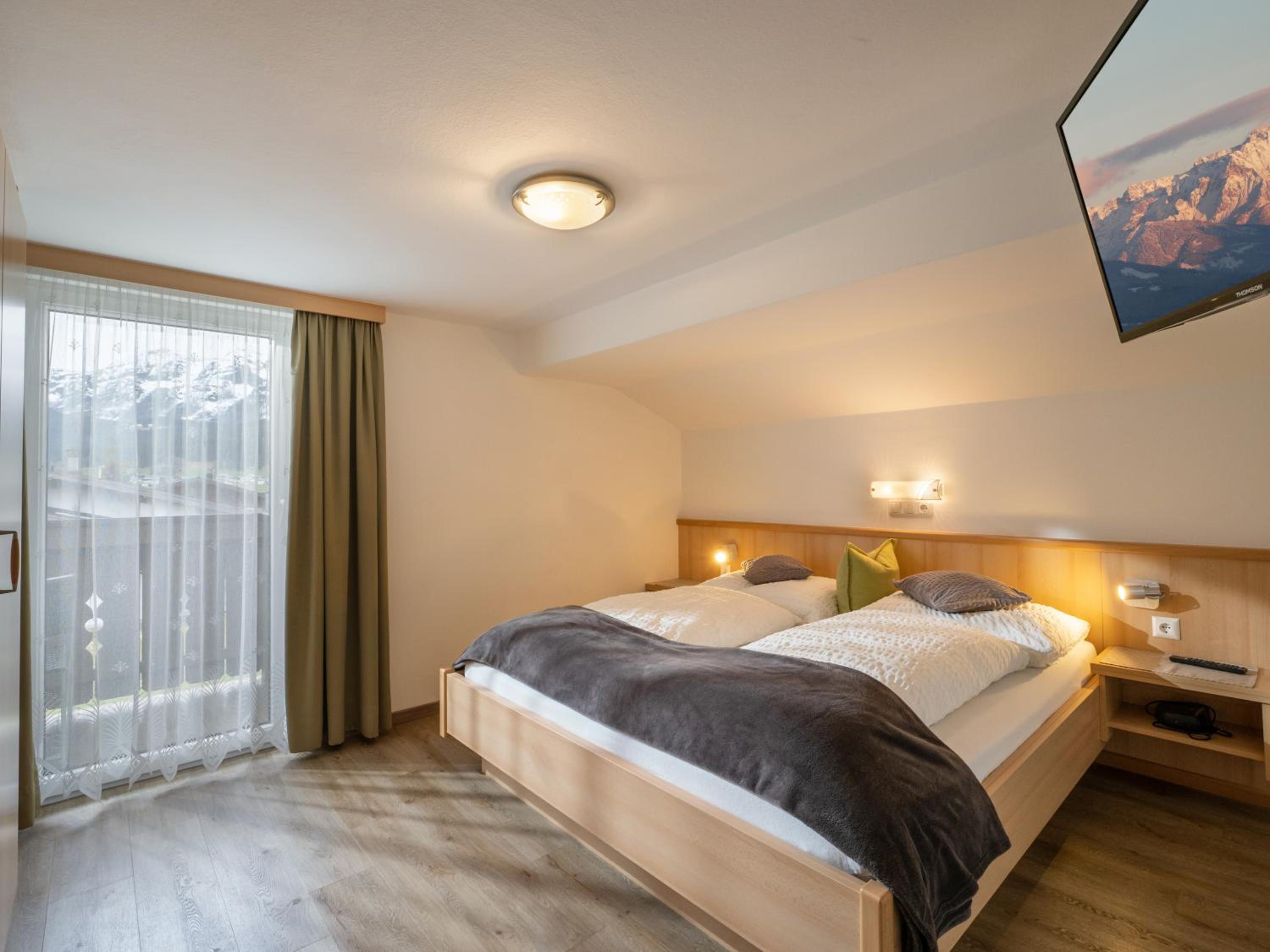 Two-Bedroom Apartment with Balcony photo 3