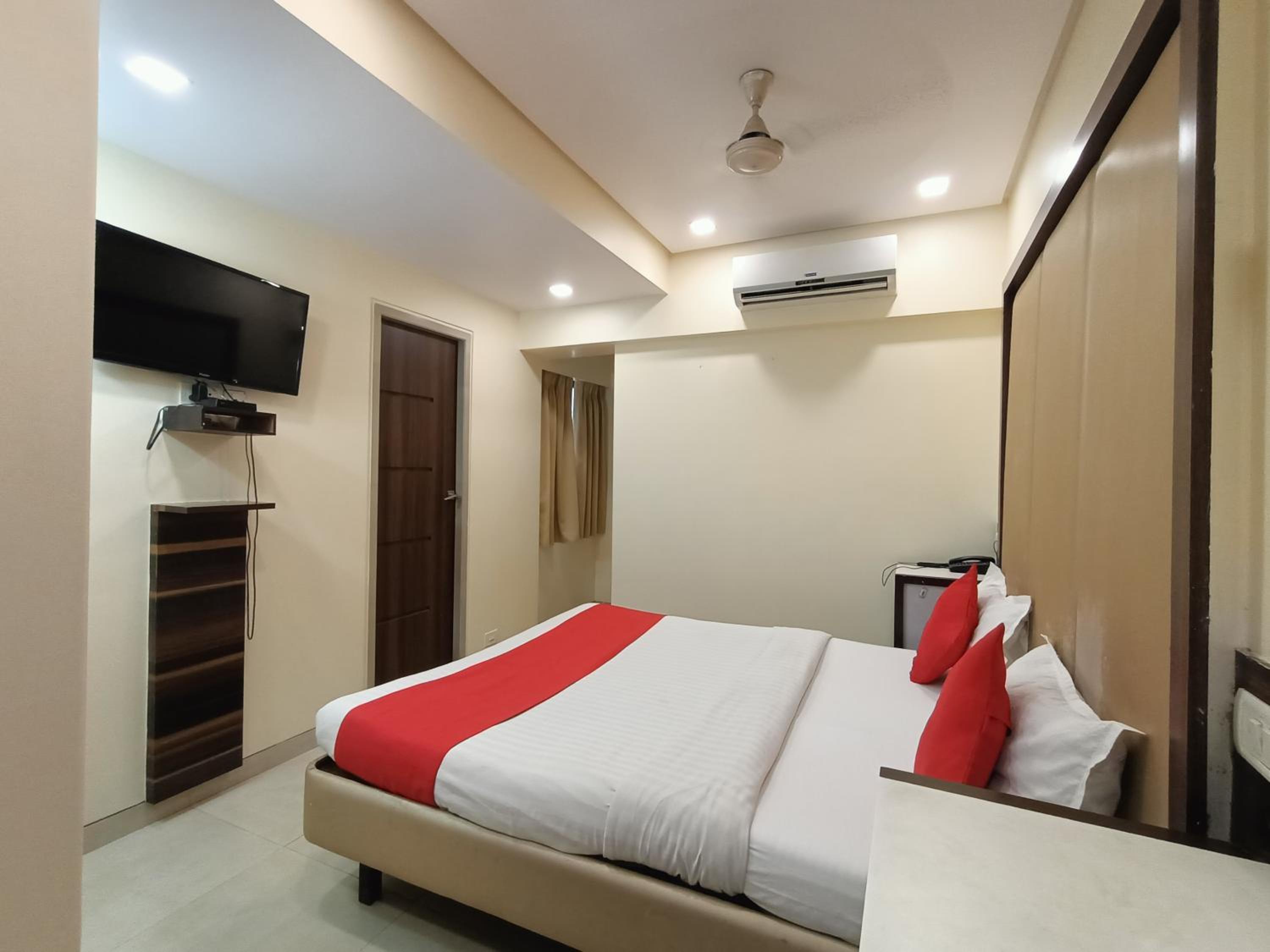 Deluxe Room - Photo 4
