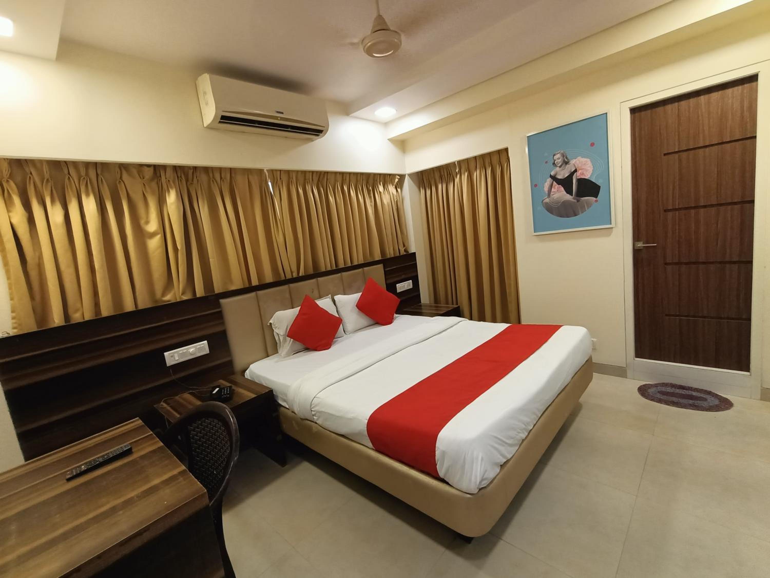 Deluxe Room - Photo 1