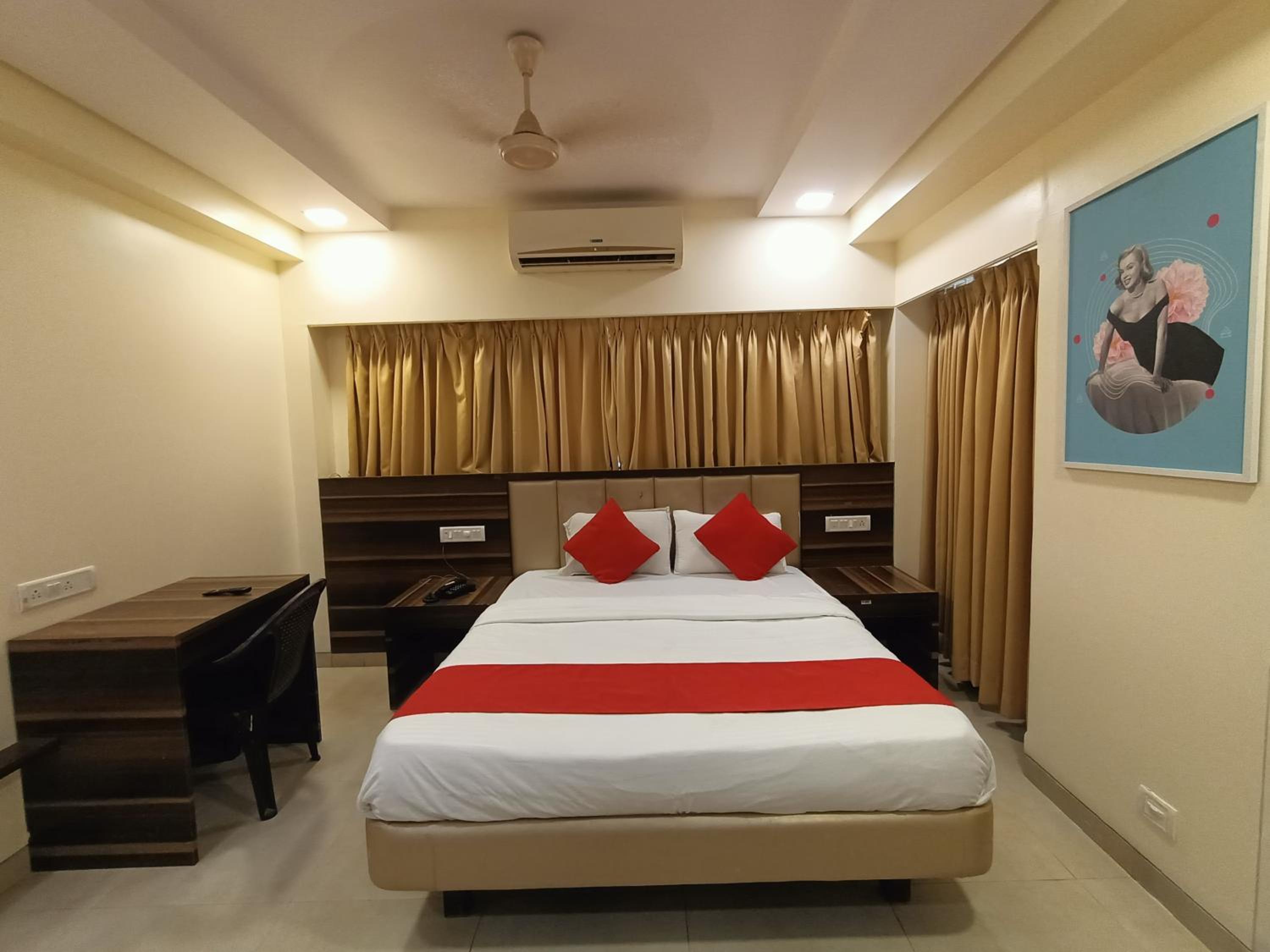Deluxe Room - Photo 15