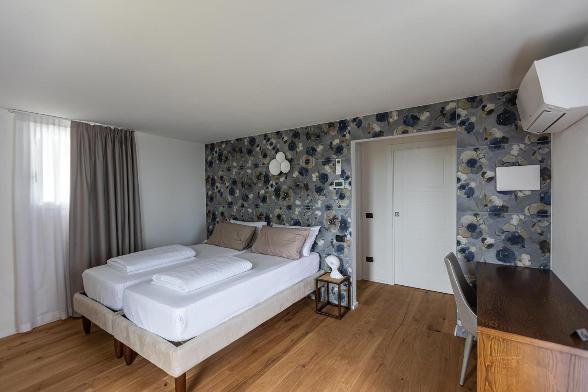 Deluxe Double or Twin Room photo 1