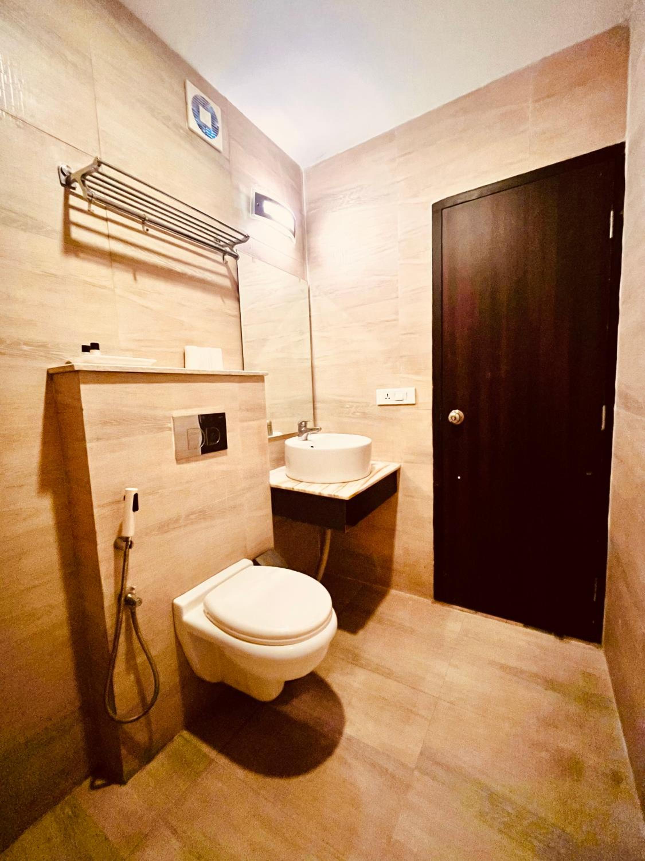 Deluxe Room - Photo 6