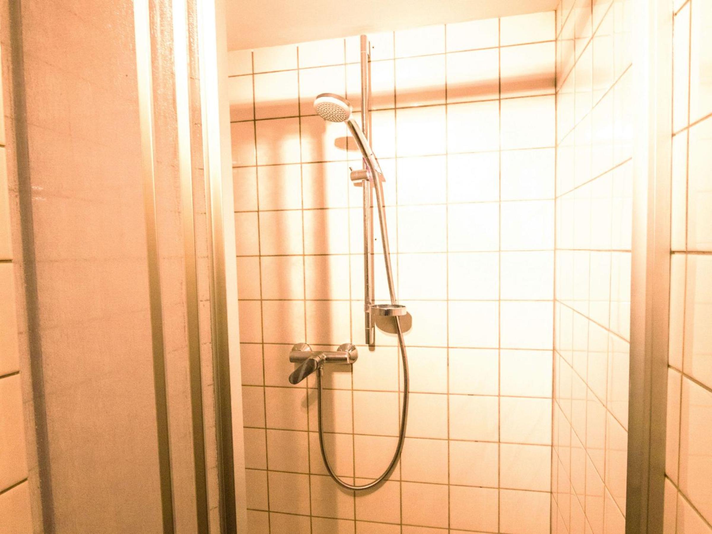 Apartment with Shower photo 3