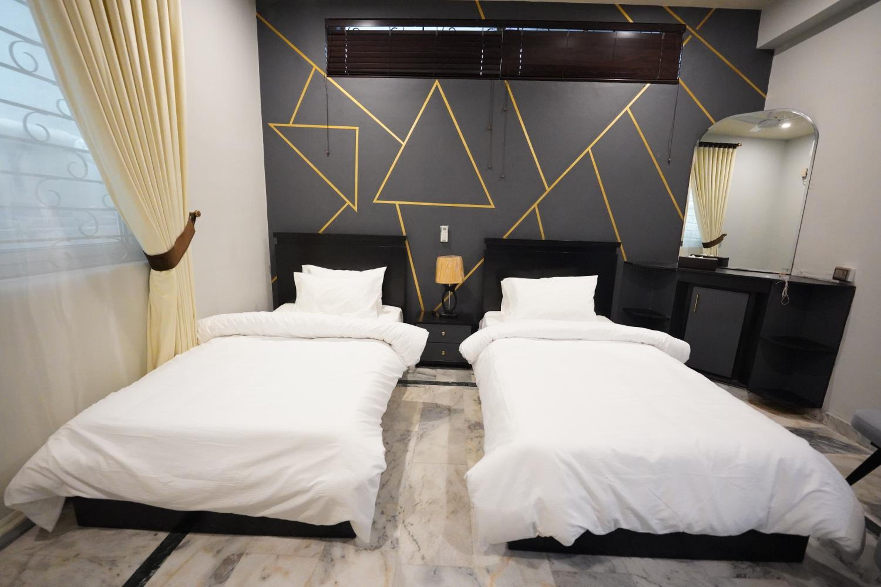Deluxe Family Suite