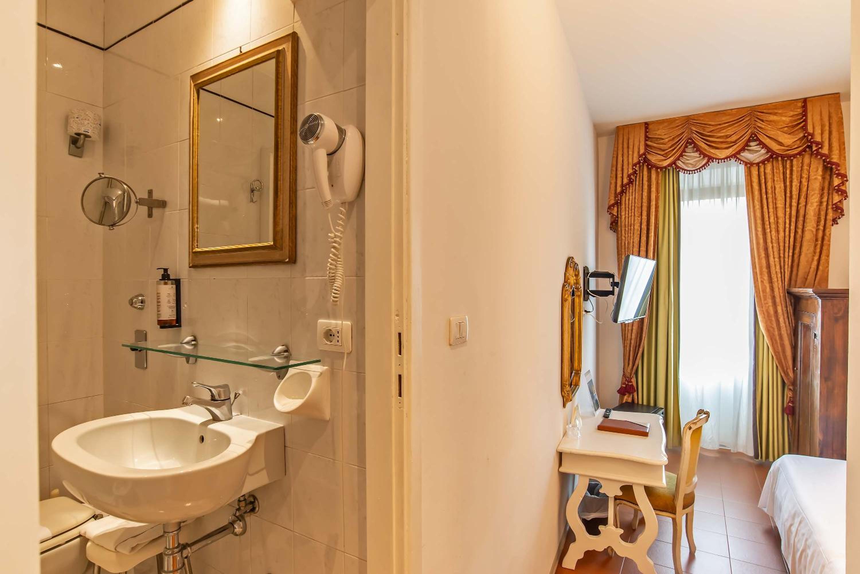 Standard Single Room photo 2