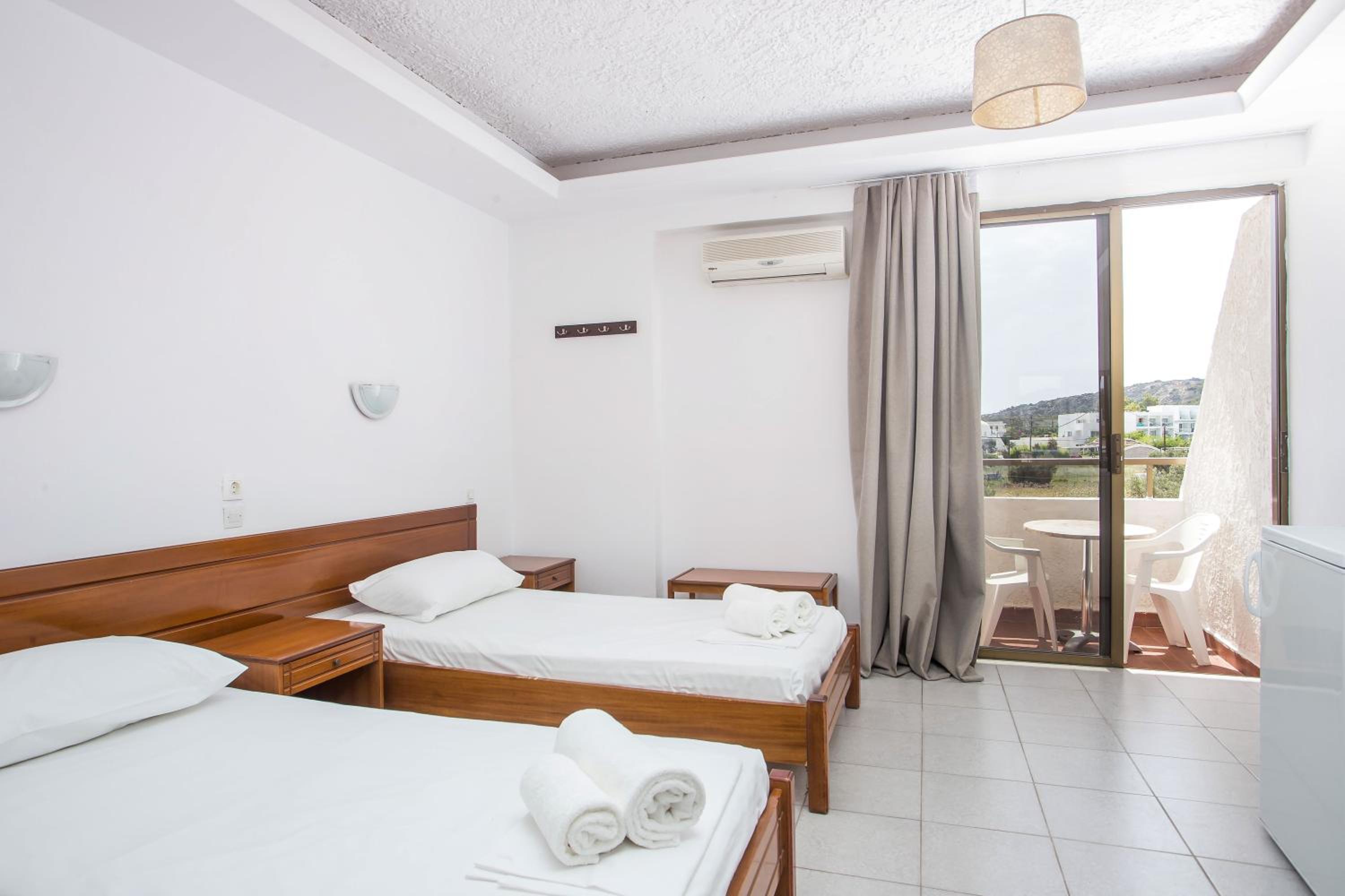 Standard Twin Room photo 3