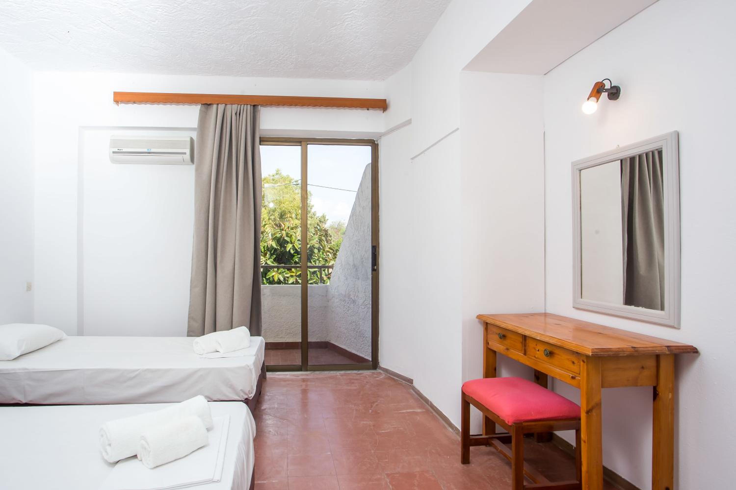 Standard Twin Room photo 1