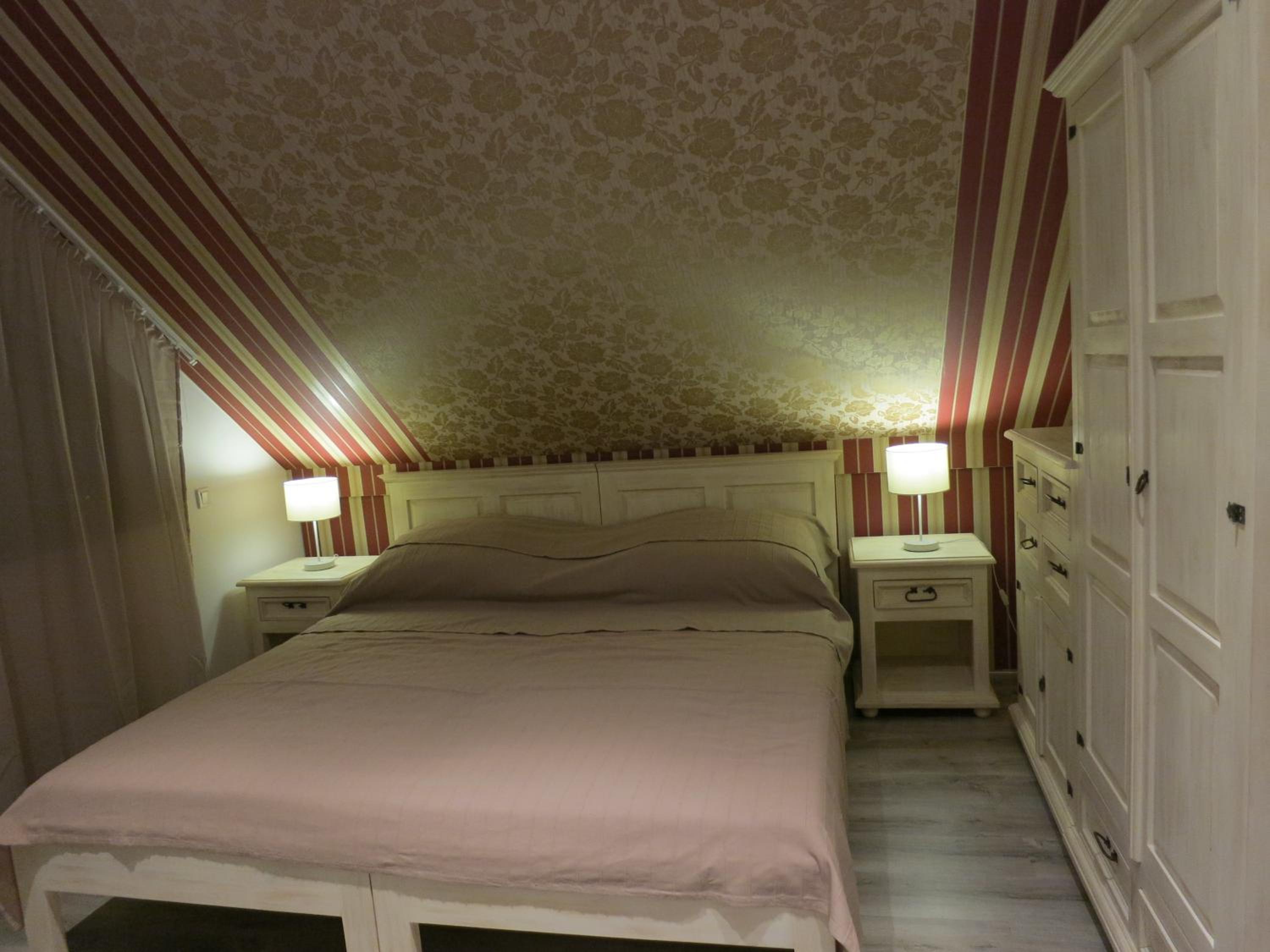 Four-Bedroom House - Photo 19