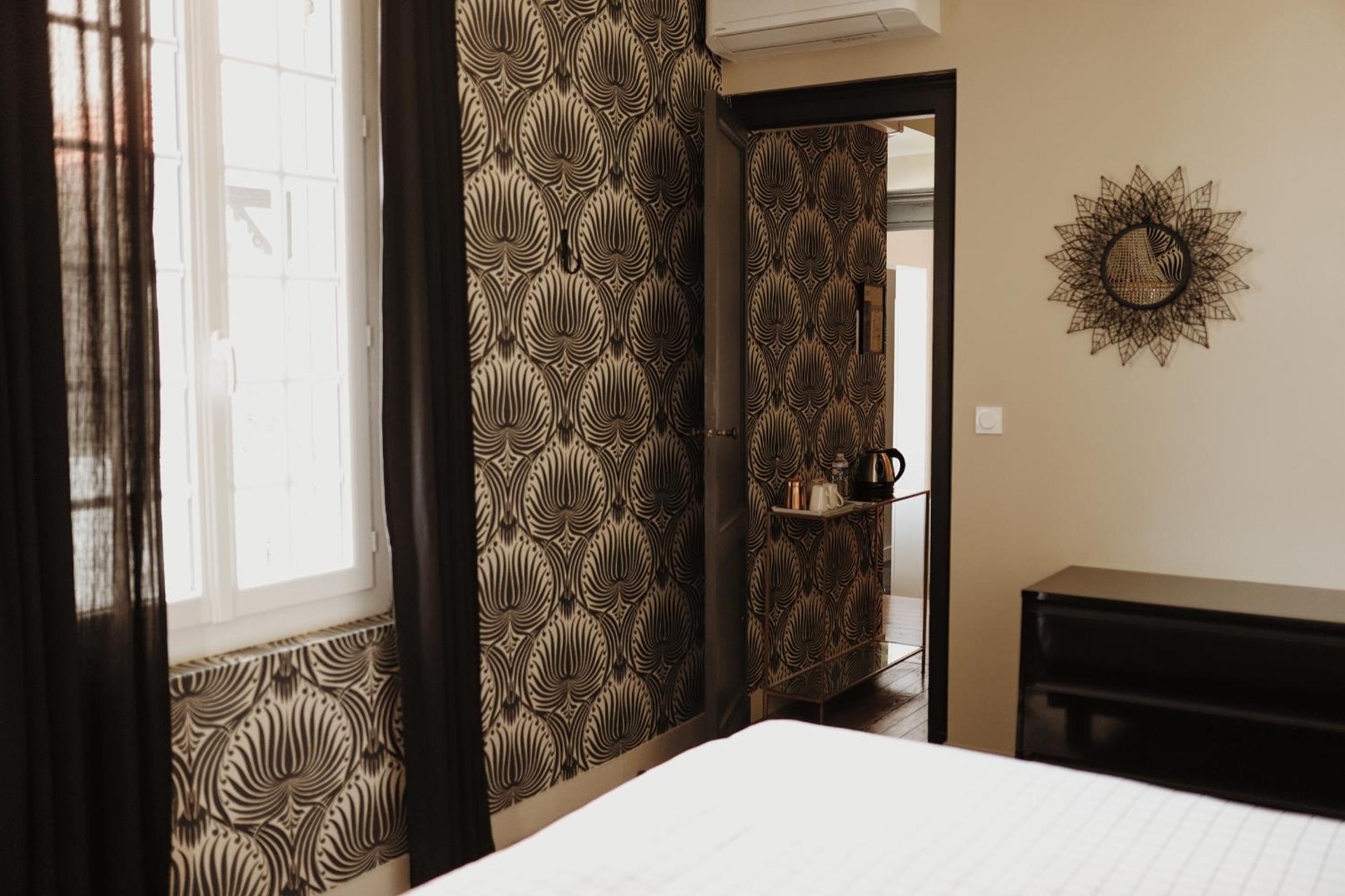 Deluxe Double Room with Balcony photo 2