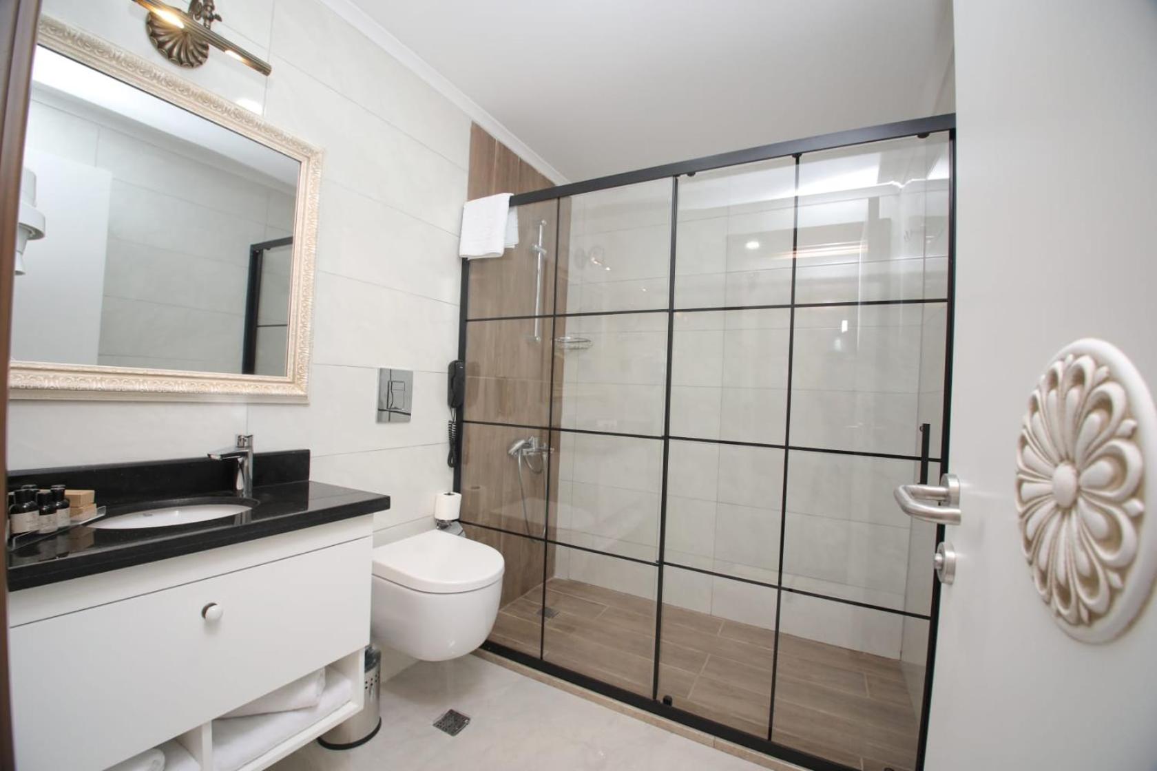 Suite - Photo 3